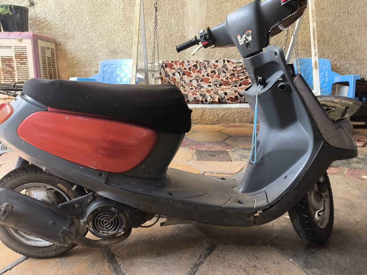 بسلام عليكم دراجة للبيع السعر 225 دراجة الله يشهد نضيفة ونقصهة بس سله وستان ونقصهة بس لبه مال جوزه والگير والمكينه شرط نضيفات وتجي وتفحص وتشوف بعينك وتايراترجدد والكهربائيات كلهة شغاله يعني مابيهة نقص والله المكان حي العسكري العابد وهذا رقمي ***********
