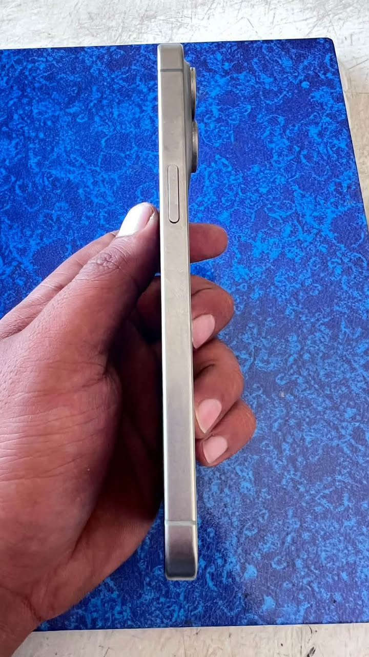 آيفون 15 برو ماكس • شاشة مبدلة أصلية • بطارية ٨٨%