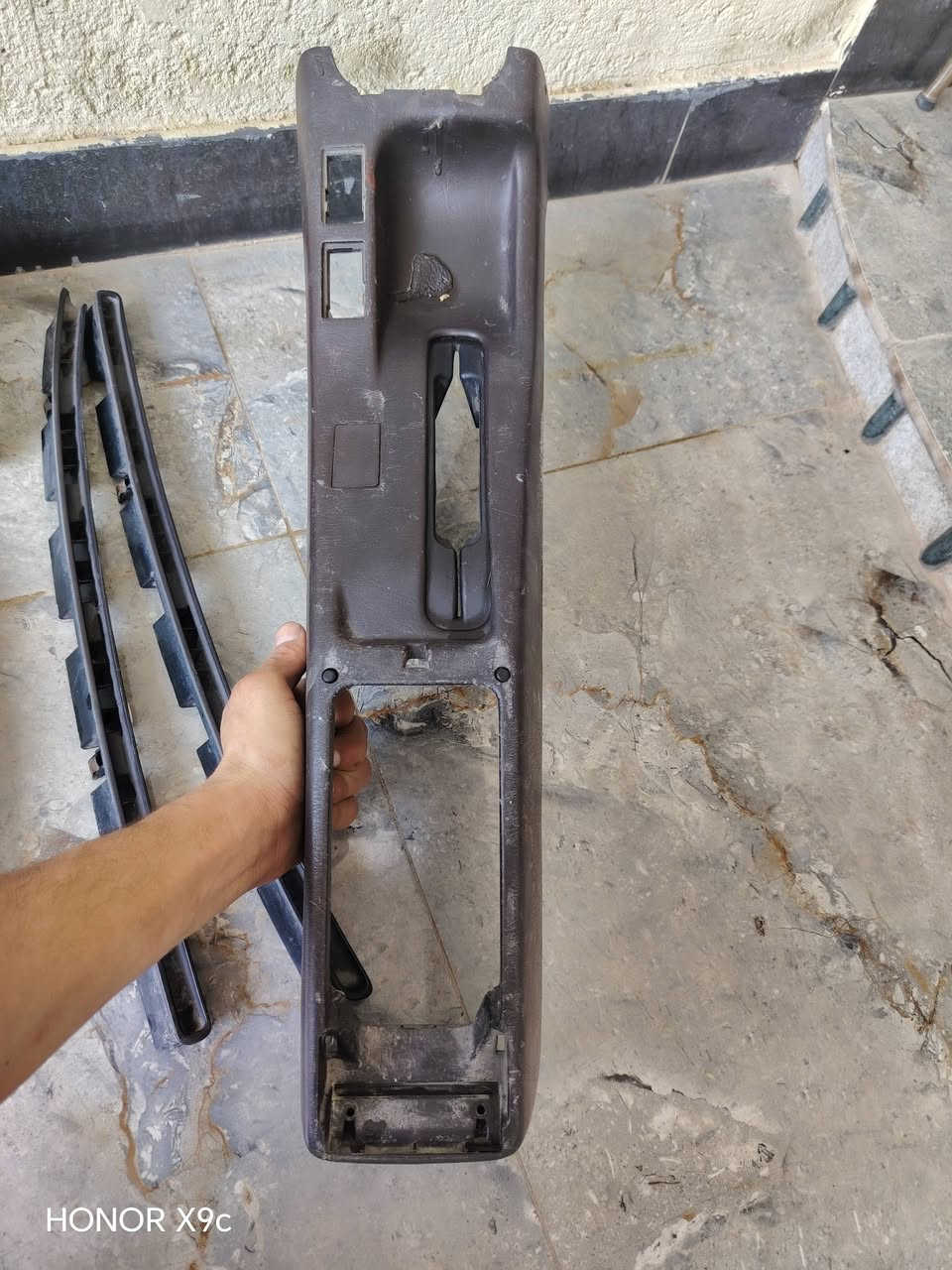 ستيرن كورلا بدالاته شغاله صليب كامل + قبق جكمجة مال دشبول + رونات شغاله شرط + كفر أسفل الستيرن + نص فرس + جوزة بدون لبة + موزعة تبريد الجانب الأيسر + موزعات تبريد مال جامة امامية للبيع كلهن ب60 مكاني سوق الشيوخ
 للأستفسار ***********
