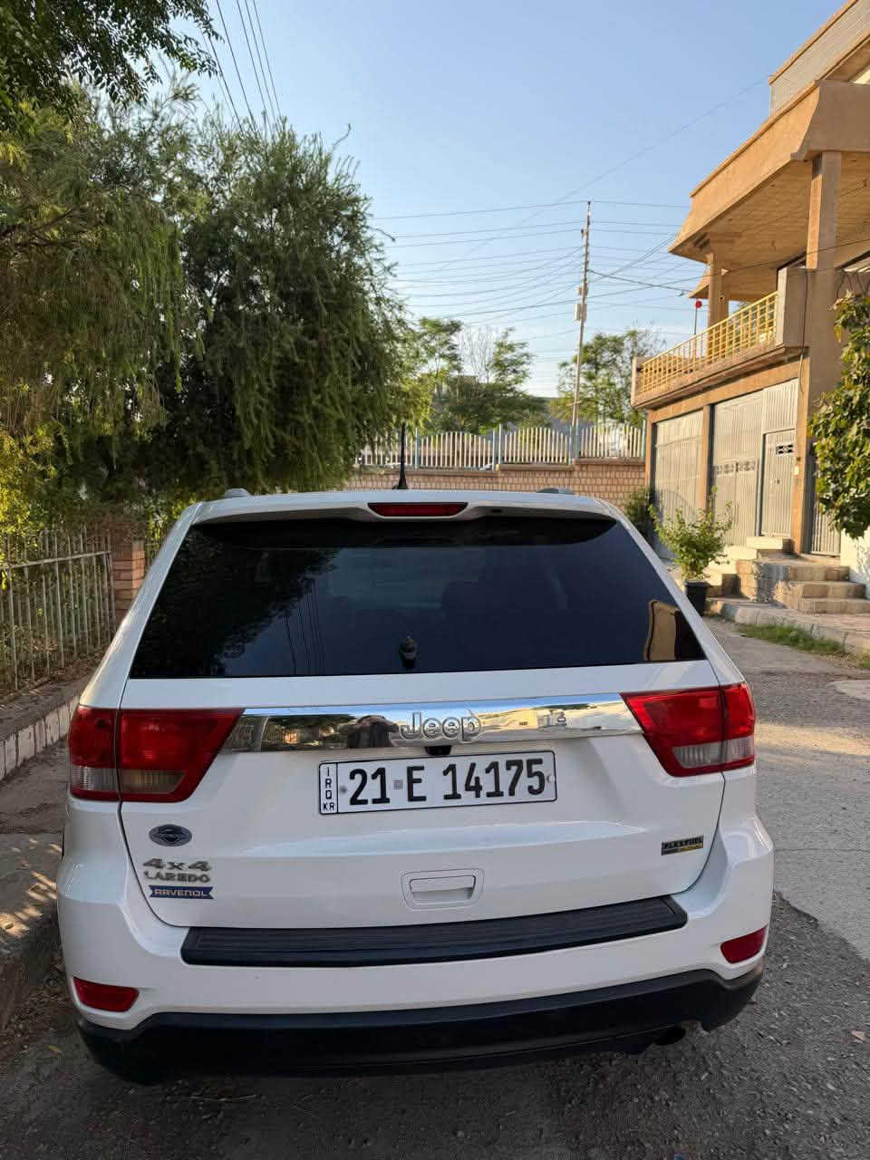 ئه م سه ياره بؤ فرؤشيتنه jeep2011سه ياره يكى جوان وپاك ماوه ته وه سه نه وى به سه ر جووه ده بل ئه كسله 180 هه زار رؤيشتوه سعر ١٤٧ماعمه له ره قه م ***********
