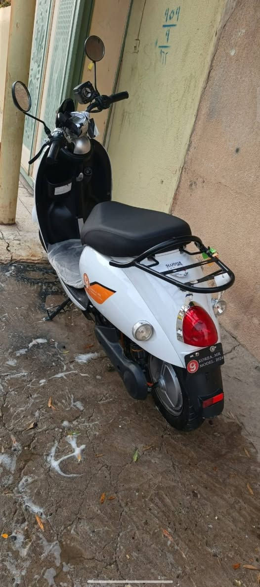 ماطور عبد الحليم بوليسي للبيع 🛵
سرعه ٩٩
ملف ١٥٠٠
ماطور مايعوزه ربع 🥇
مسجل أصلي 
٣نمر 
بطاريت مابيهن شي 
تايات جدد 
بريكات جدد 
السعر ٣٢٥ وبي مجال 
***********متواجد وتساب ومسنجر
