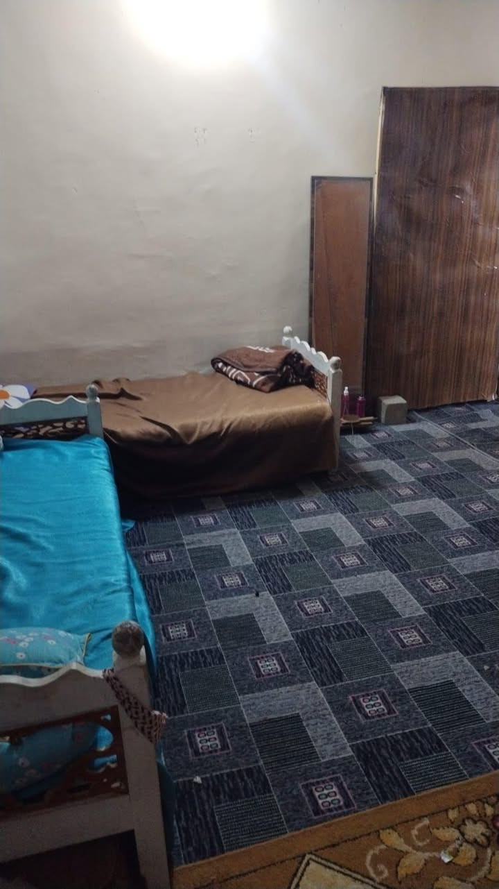 دار للبيع المساحه 120 متر
يحتوي على غرفتين وصاله وستقبال ومطبخ وصحياة وحمام العنوان حي العسكري؛ شارع 60 قريب حسينية ام البنين مراجعة مكتب الكعبي للعقار *********** وتساب اتصال
