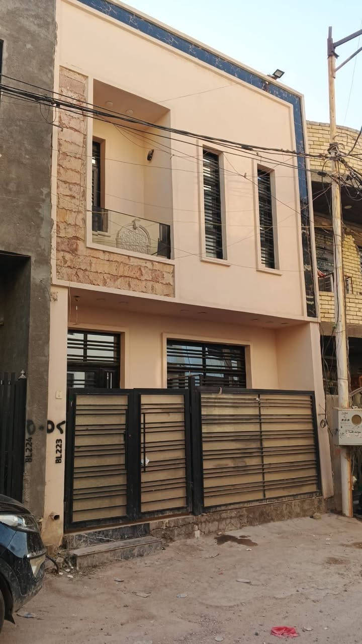 السلام عليكم بيت للايجار مساحه ٥٠ متر مكانة الدورة شارع المصافي بفرع الكوخ البيت جديد يتكون من هول ومطبخ وصحيات وغرفتين نوم طرمه صغيره وسطح وبي ماطور مي وكيزر وتانكيات اثنين مي وبي اربع بنكات اني صاحب البيت لا دلال ولا دلالية تأجير مباشر للإستفسار ***********
