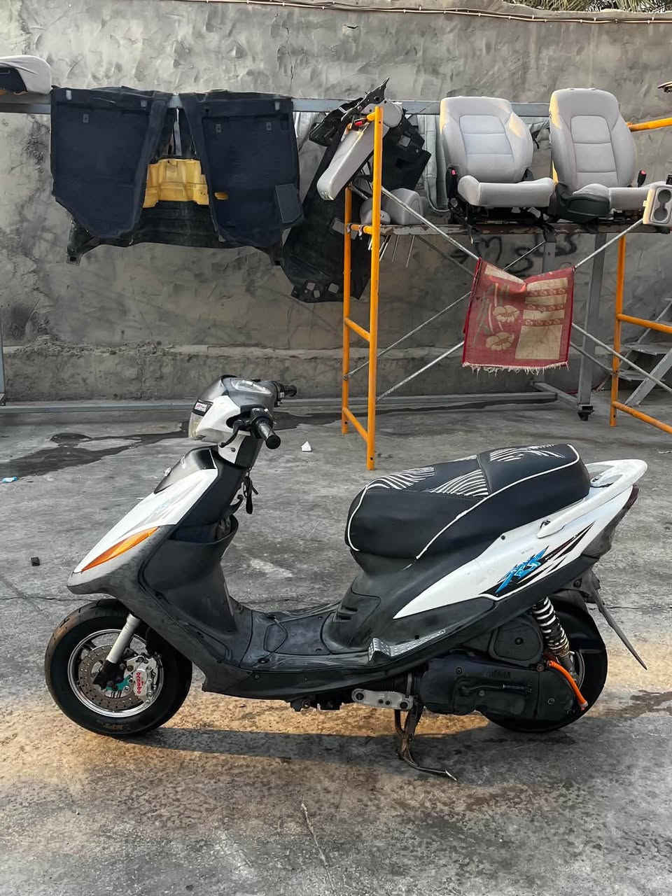 ماكس عدلة بلاديه كلشي ما ناقصه ناشفه بيه تزويد بلادي مو تجاري
صدر جيسو
ويل رياضي 
تايرات جيلاتين نقشة H
صينية جبيرة
فج برمبو الدسك البنفسجي 
شيال رياضي 
كشن اربع ولفات 
كلجات رياضي بلاد
دراجة كفاله عامه من طول للطول مكينة كلش ناعمه وتخبل شعله ومعدل العنوان كربلاء طويريج
***********
