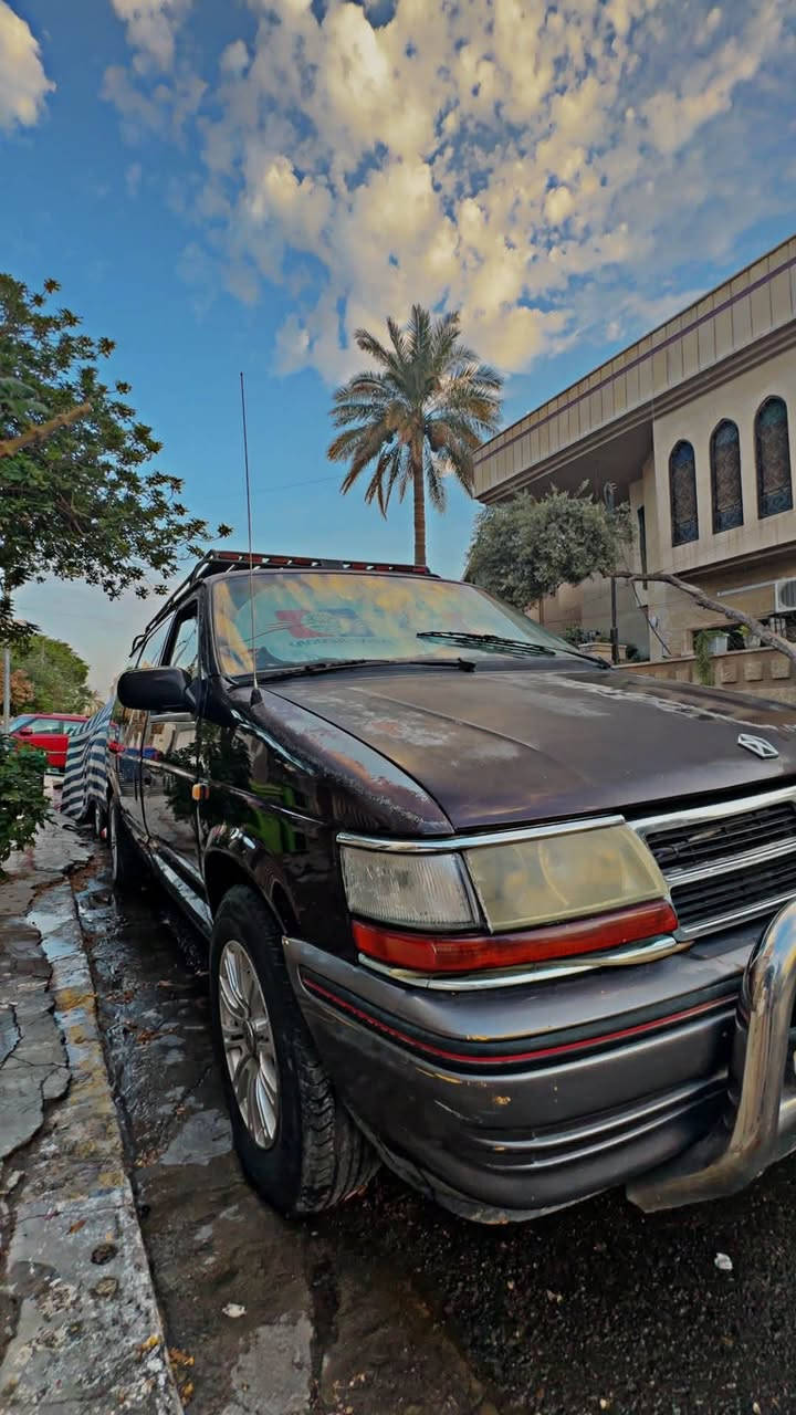 مساء الخير عل جميع  عدي سياره للبيع دوج كرفان 7راكب  موديل 1992 صناعه امريكيه ويجي تخم تايرات كوري  وحجم محرك  3300 سته سلندر  وبيه منضومه مال تبريد بس نقص غاز سعره 32ورقه وبيه مجال للشراي  عنوان بغداد وللاستفسار على هذا رقم ***********
