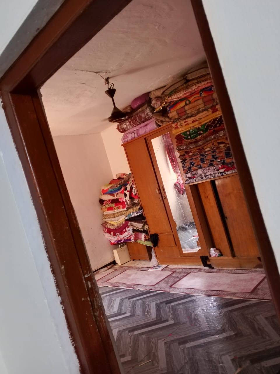 بيت للبيع مساحه230م طابقين طابو صرف سيد جبار طابق الاول غرفتين وصاله ومطبغ صحيات براني طابق الثاني غرفتين السعر 50حاظر و50للمصرف الاستفسار ***********مكتب عقارات الصالح الجربوعيه الأولى قرب مدرسه القحطانيه السايدين
