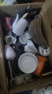 كارتون كبير مشكل باله فرفوري وفرش شعر. السعر ٢٠ الف فقط