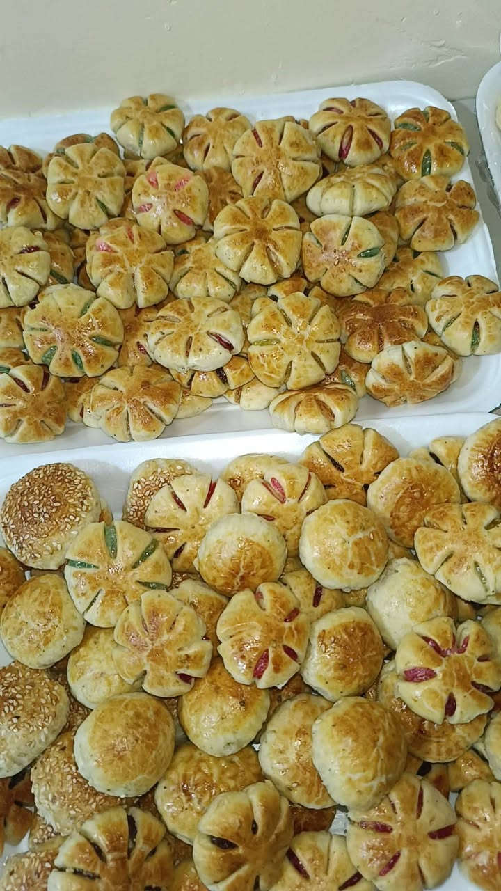 خبز ٦٠ رغيف • توصيل حار • كليجة