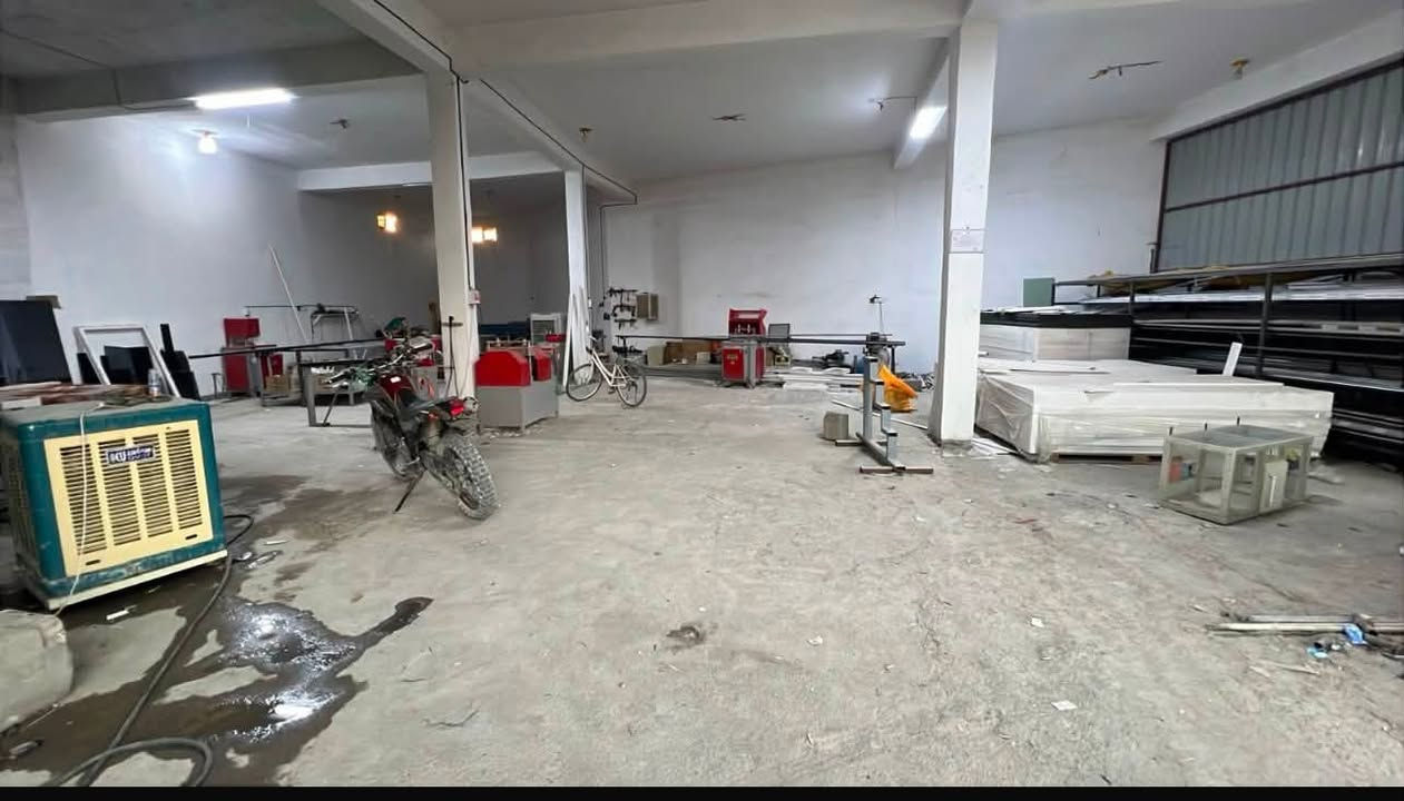 معمل متكامل المنيوم كاونترات ومعمل pvc بلاستك وميوزه وحمالات ومواد المعمل حاليا شغال للبيع كامل العنوان ديالى 
***********

