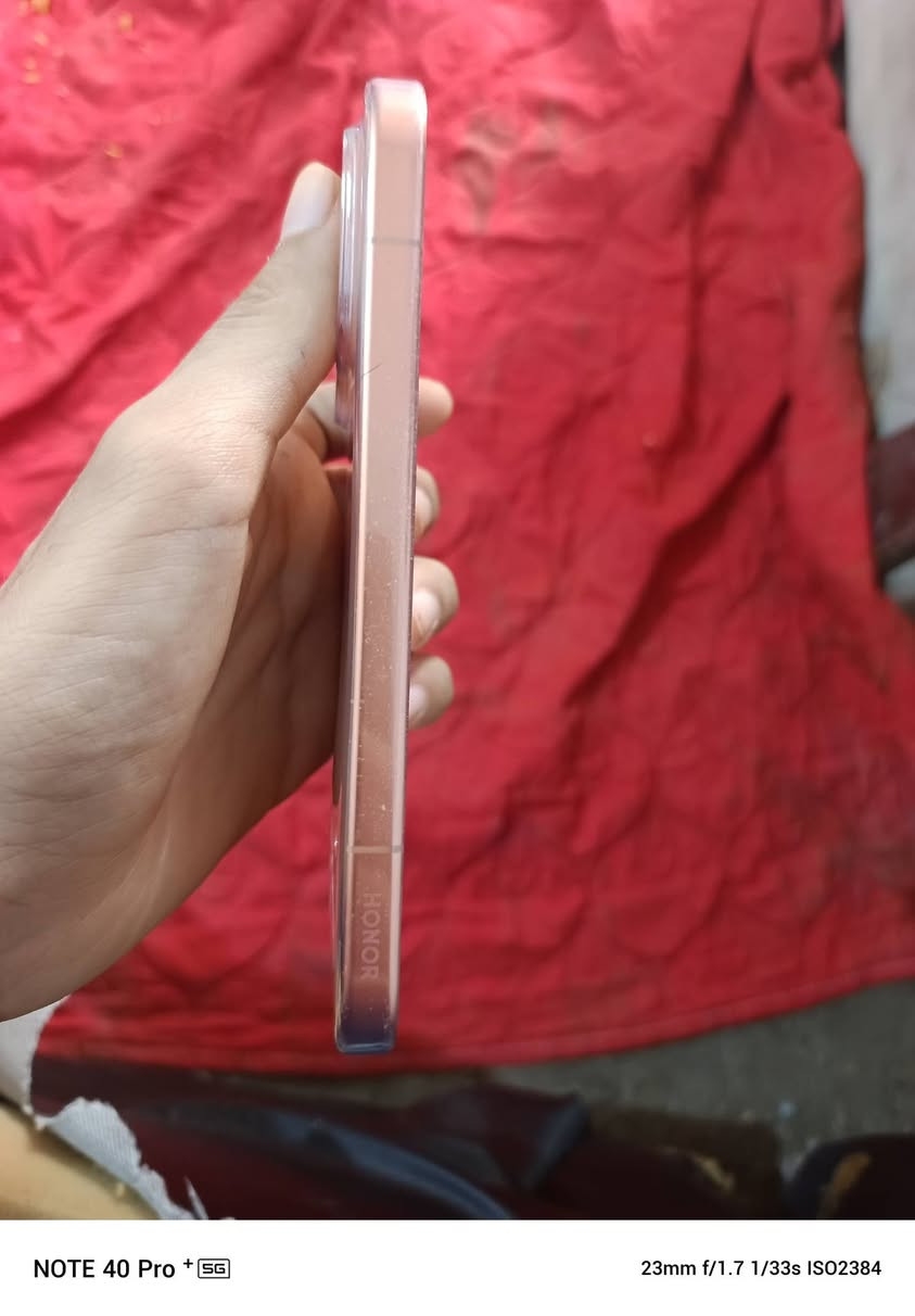 السلام عليكم هونر 600 5G جهاز جديد صار 3 ايام مفتوح من الكارتونه بسيط  جديد ذاكره 256 عشوائيه 12 سعر الجهاز 650 وبي مجال بسيط *********** تواصل واتساب او اتصال

نص مكتوب في الصور:
- NOTE 40 Pro + 5G
- 23mm f/1.7 1/50s ISO547
- NOTE 40 Pro + 5G 23mm f/1.7 1/33s ISO1831
- 23mm f/1.7 1/33s ISO1757
- NOTE 40 Pro + 5G 23mm f/1.7 1/50s ISO1166