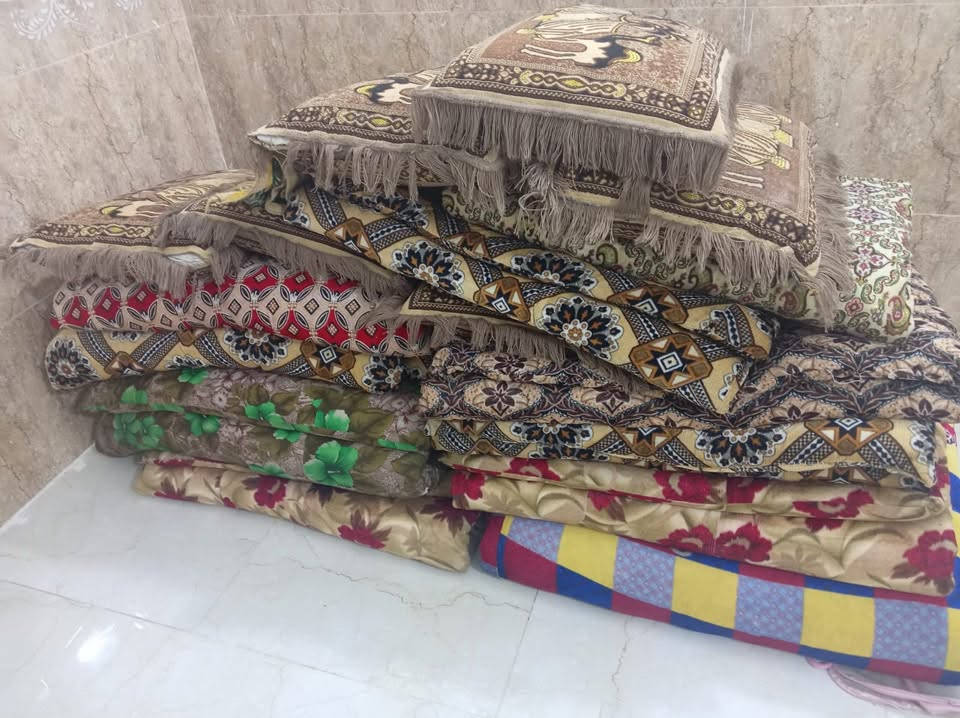 السلام عليكم 
تتوفر غراض بيت للبيع كولهن اريدهن ب١٥٠ 
*********** 
هذا رقم صاحب الغراض للتواصل يوجد بيه واتساب
