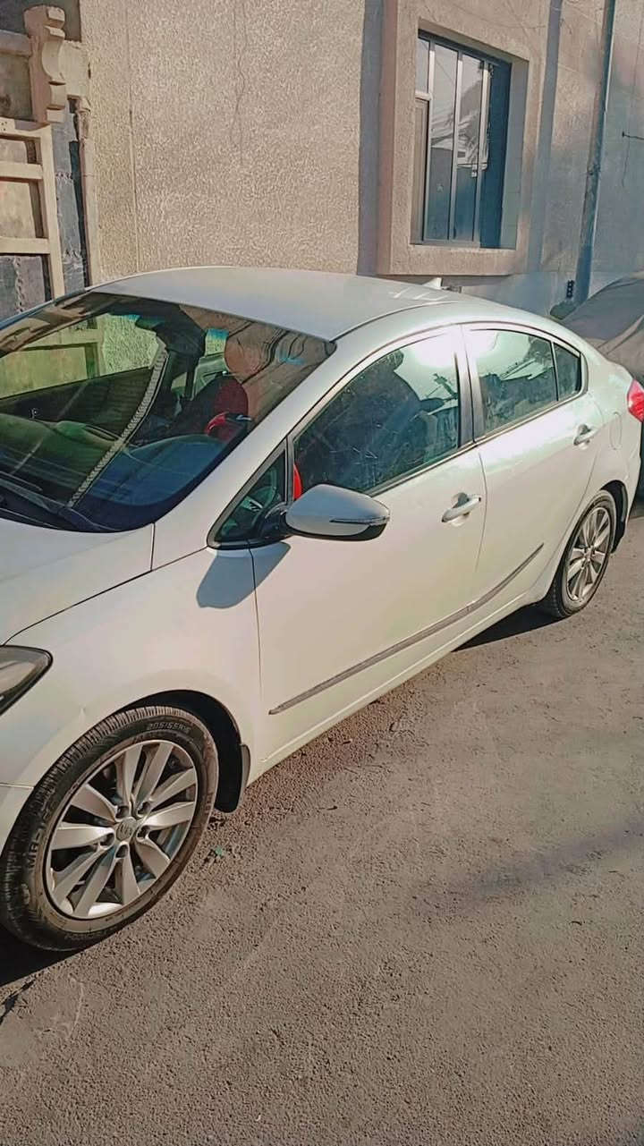 للبيع فورتي موديل 2014 رقم بغداد بسمي مكينه 1800 دوش 100% تبريد ثلاجه حادث جاملغ امامي مبدل فقط بدون دواخل مصبوغه حزام للجماليه اثر شخوط سياره جاهزه السعر 88 مكاني بغداد الاستفسار  ***********
