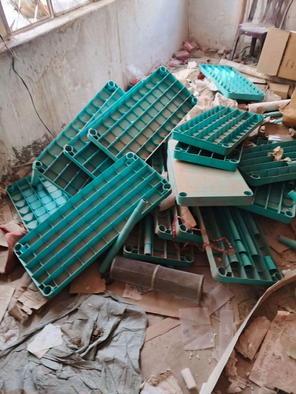 رفوف تلبيس القياس العرض تقريباً متر ولنزال 50س نضافه 99/٪
الرفوف كامله معه التلبيسات ولقواعد ماكو ئي نقص بيهن المكان بغداد الشعله  الاستفسار على الرقم (***********)#الجميعمالك الساعدي
