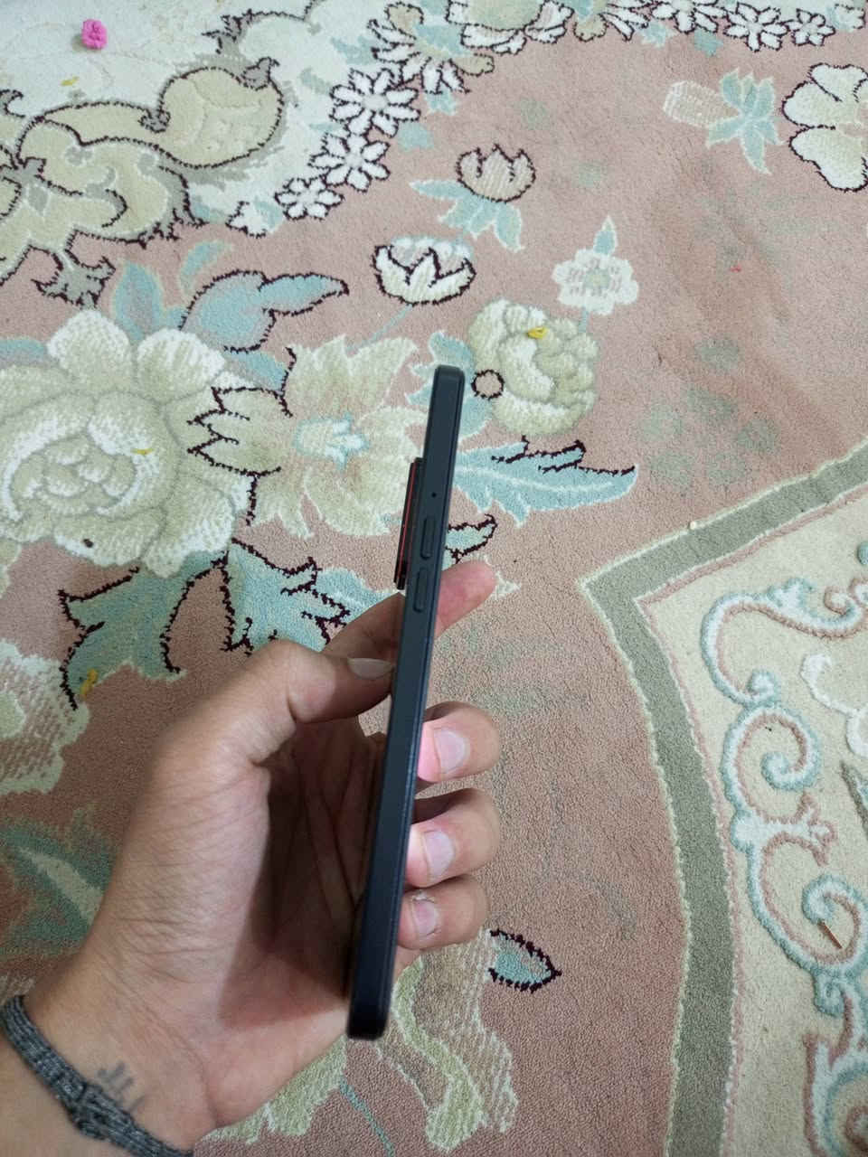ذاكرة ٥١٢ • رام ١٢+٨ • بطارية ٥٥٠٠
