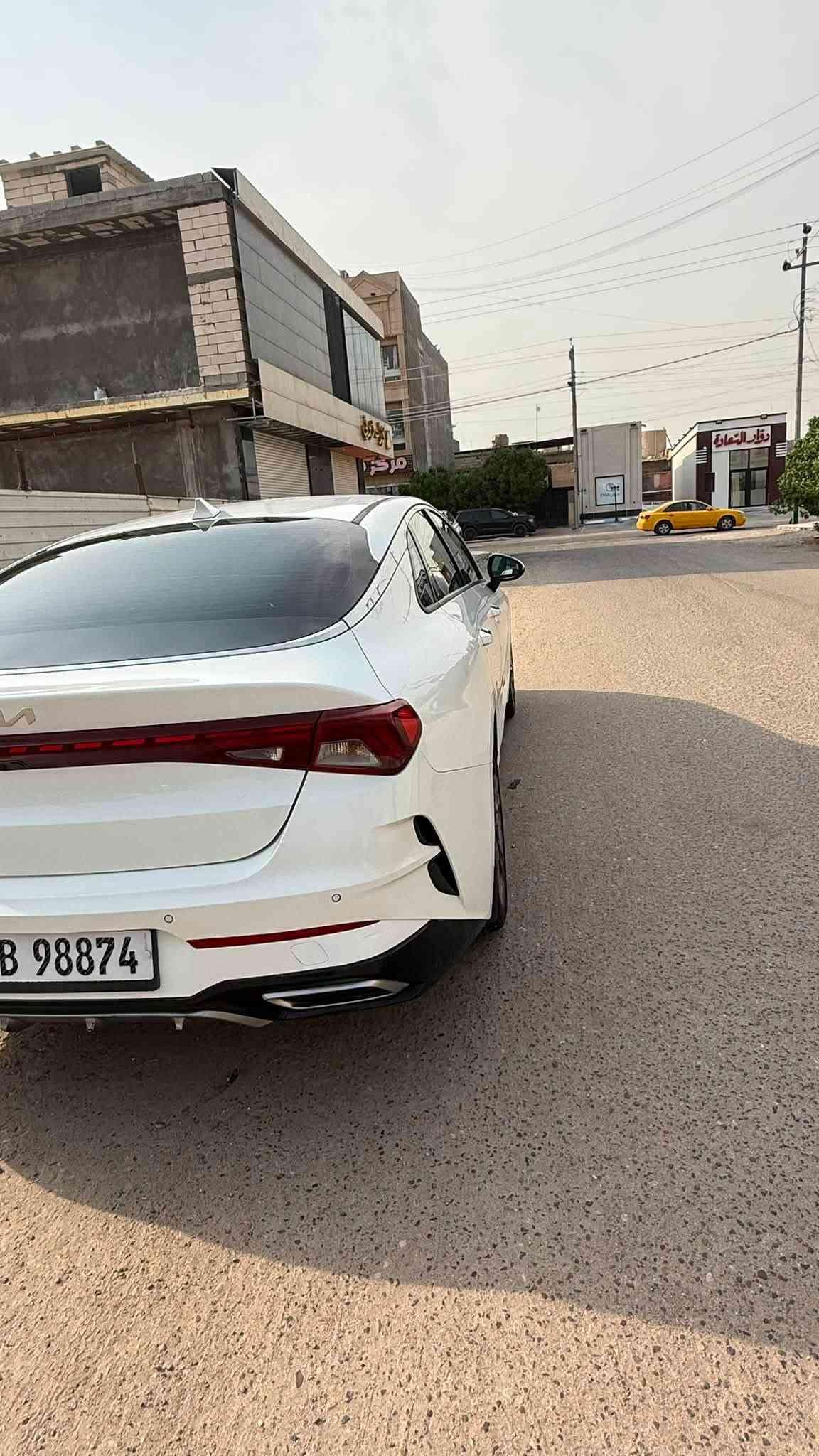 السلام عليكم ورحمة الله  
K5 كي فايف خليجيه مديل 23

كفاله  ما عده بارد  بكد شبر   

مواصفات هواي بيها 
تحكم 
بصمه 
تشغيل عن بعد 
محرك دوش 2000
كشنات جلد 
كشن كهربائي
ارضية مغلفه جلد 

تخم تاير جدييييد 

ماشيه 90
السياره جاهزه للاخير تاخذها عليك بالف الف عافيه احلى من الصور 
السياره بصره بأسمي 

العنوان البصره  

السعر 197

رقم الهاتف 
***********
