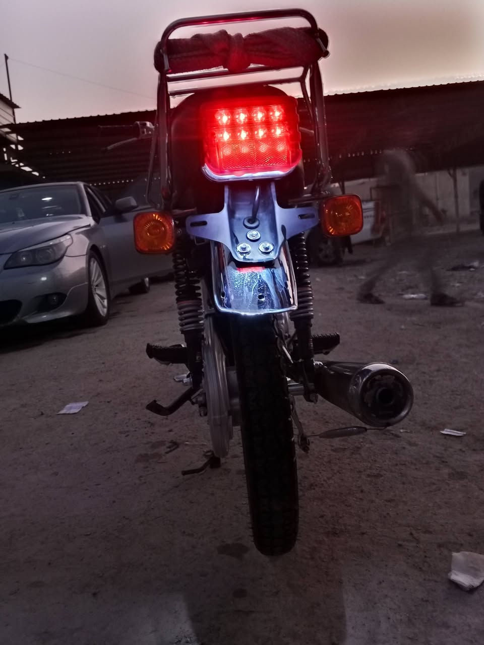 سلام عليكم دراجه موديل 25 برغي ما مفتوح بيها اوراق دراجه جديده سعر 650 وبيها مجال دراجه كفاله من طول الطول مكاني قلعه سكر ***********
