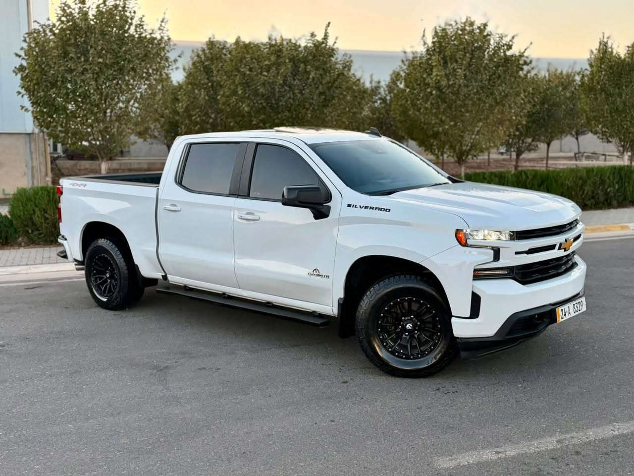 بسم الله الرحمن الرحيم
ارخص سعر كل عراق  219$ ورقة  قفل🔏🔥🔥👋🏻👋🏻

شيفروليت سيلفرادو موديل 2019 شكل جديد V8
باب طويل بدي قصير مرغوب ✅

مواصفات TRUE NURTH LT فول مواصفات
فتحة و فور ويل دفع رياعي 4X4

محرك V8 5.3L تمانية سلندر محرك مرغوب 🔥🔥
گير و محرك بشرط برغي مامفتوح ✅…. 
گير و محرك كهربايات شرط جديد جديد  .........
▫️فور ويل دفع  رباعي 4x4
ماشي 82 الف حقيقي ✅📦

▫️سيارة داخل كلين تايتل✅
🔹صار بلعراق ( نص بابين صبخ جهت سكن )
🔹بجم أمامي و خلفي كپس بدون أيرباگ
🔹أيرباك كل بيلادي سليم ١٠٠/١٠٠ ✅
🔹سيارة جديد حيل حيلوة نضيفة 📦📦

🔹اربع تاير و ويل جديد بدون مصروف ✅

مواصفات// 
بصمة . فتحة . فور ويل .  رادار أمامي .  . لايت ليد و زينون . شاشة كبير  .شاشة و كاميرا. كشن جلد و كشن قاصة . كشن تتفيئة . ستيرن تتفئة . كشن كهربا . اوتو ستار ستوب . بريك بصمة .جام خلفي كهربا . تبريد مركزي . ليد داخل بدي . بلاجكتور . بكلايت ليد . تحكم ستيرن. تحديد سرعة . ويل كاب … 

محرك گير صدر حداديه تبريد تخم تايرات جاهزة 🧿🧿

رقم و سنوي جديد تحويل مباشر… 
رقم مميز سنوي بأسمي تحويل بشرط......

مكان سيارة سليمانية… 🙏
                                                   ☎️:***********
    *********** واتساب
