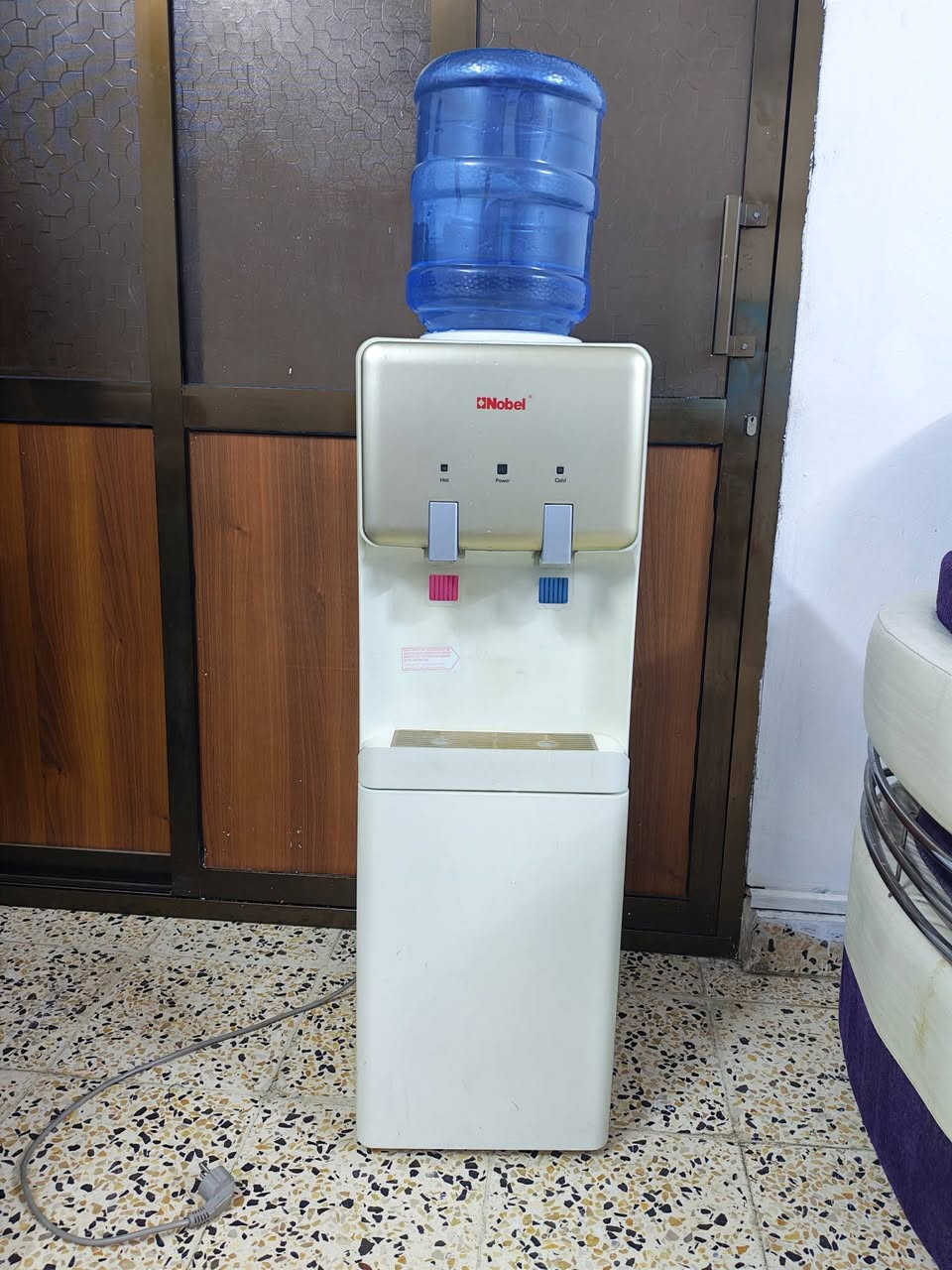 براد ماء بحالة ممتازة للبيع الاتصال على الرقم ***********
