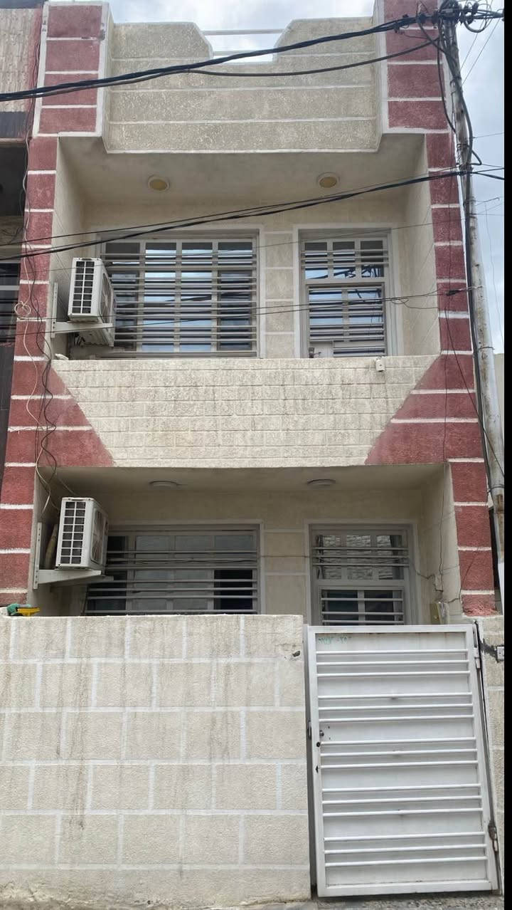 فرصة ذهبية للبيع في حي الجامعة - بغداد نادرًا ما تنزل بيوت بهالموقع وبهالمواصفات!
إذا تبحث عن بيت بموقع ممتاز، ومساحة مناسبة، ومنطقة مخدومة، فهذا البيت يستحق المشاهدة
الموقع: بغداد - حب الجامعة - محلة 633
شارع 66
منطقة مخدومة وقريبة من الأسواق والمدارس والخدمات
تفاصيل العقار:
المساحة: 50 متر
غرفتين نوم
صالة
مطبخ
حمام
منور
الواجهة: 4 متر
النزلة: 12.5 متر
تلتردد امعلومات او صور للبيت اتصلو على الرقم 0T704053273
جد فيديو كامل عن البيت اتصل على الرقم أعلا اسب للسكن أو للاستثه
وقع ممتاز وقريب من الخدمار
صة حلوة للعائلة الصغيرة أو لمن يبحث عن عقار للاستثه السعر: على الخاص اما السعر المكتوب فهو تقريبي السعر على الخاص
البيع فقطر أو تحديد موعد للمعاينة، راسلني خاص
وأولوية البيع لصاحب النصيب. ورب العالمين يسهل صور موجودة، والمعاينة خير دلير تتردد، يمكن هذا البيت هو اللي تبحث عنا
حي الجامعة بغداد بيت للبيع عقار للبيع عقارات بغداد بيت 50 متر استثمار عقار
*********** بغداد, العراق
