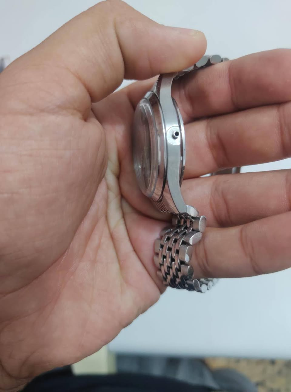 رادو اوتماتيك ماكنة ذهبية
الساعة مستخدم بنظافة جدا عالية

بيها مشكلة بسيطة مثل ما واضح بالصورة
التاج مشلوع من مكانة

السعر 145 الف سعر نهائي شامل التوصيل

ملاحظة الساعة تكويك شغال وتاريخ شغال فقط الوقت ما جاي ينضبط يعني يحتاجلها صيانة
*********** واتساب
