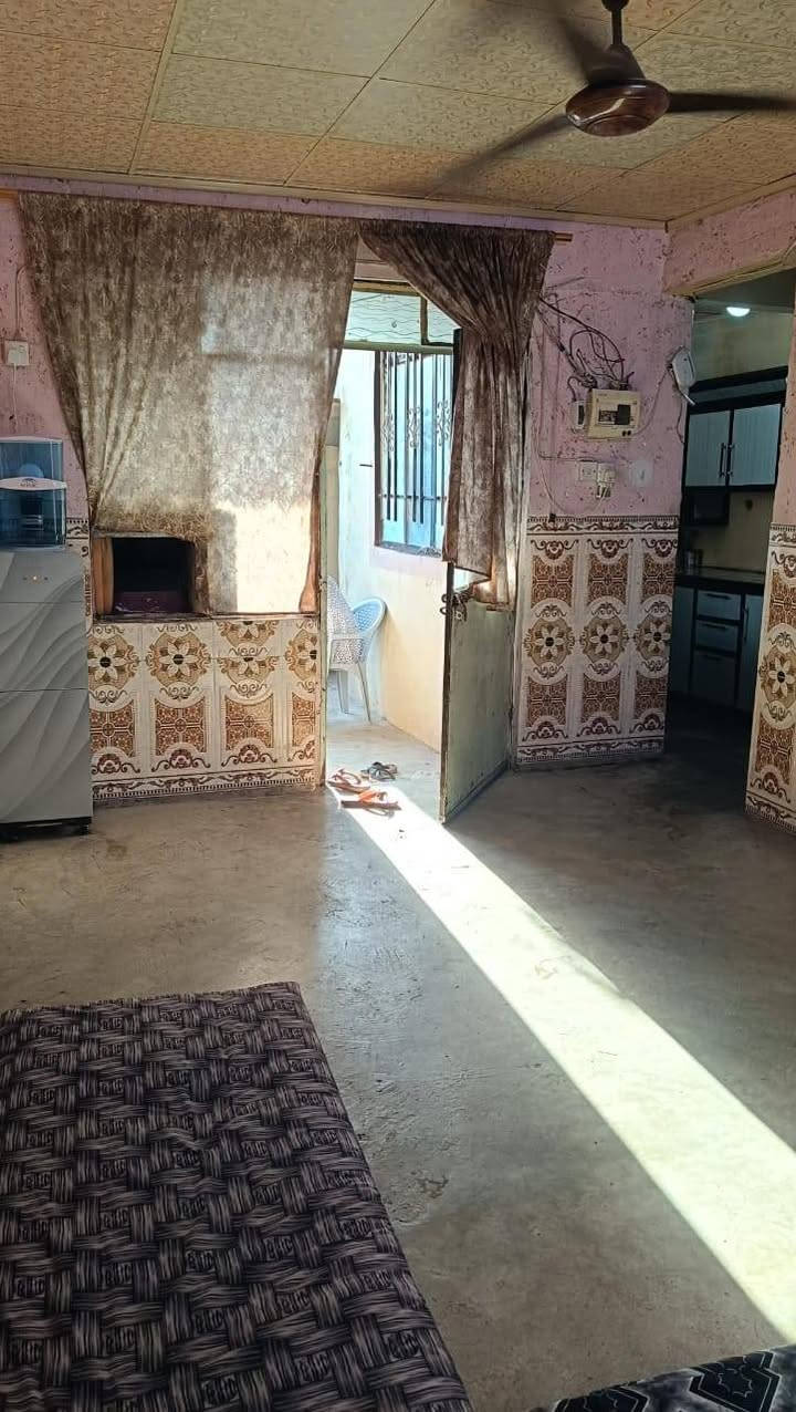 دار مساحه 100متر كارت بلديه يحتوي على غرفة نوم واستقبال ومطبخ وحمام السقف جينكو خدمات ماء كهرباء العنوان حي عدن نهاية سايدين كنيسة تايتنك مسلم معاملة تمليك قرار عشرين السعر 18وبي مجال واذا مقدمه 10هم يرهم 
***********
***********
