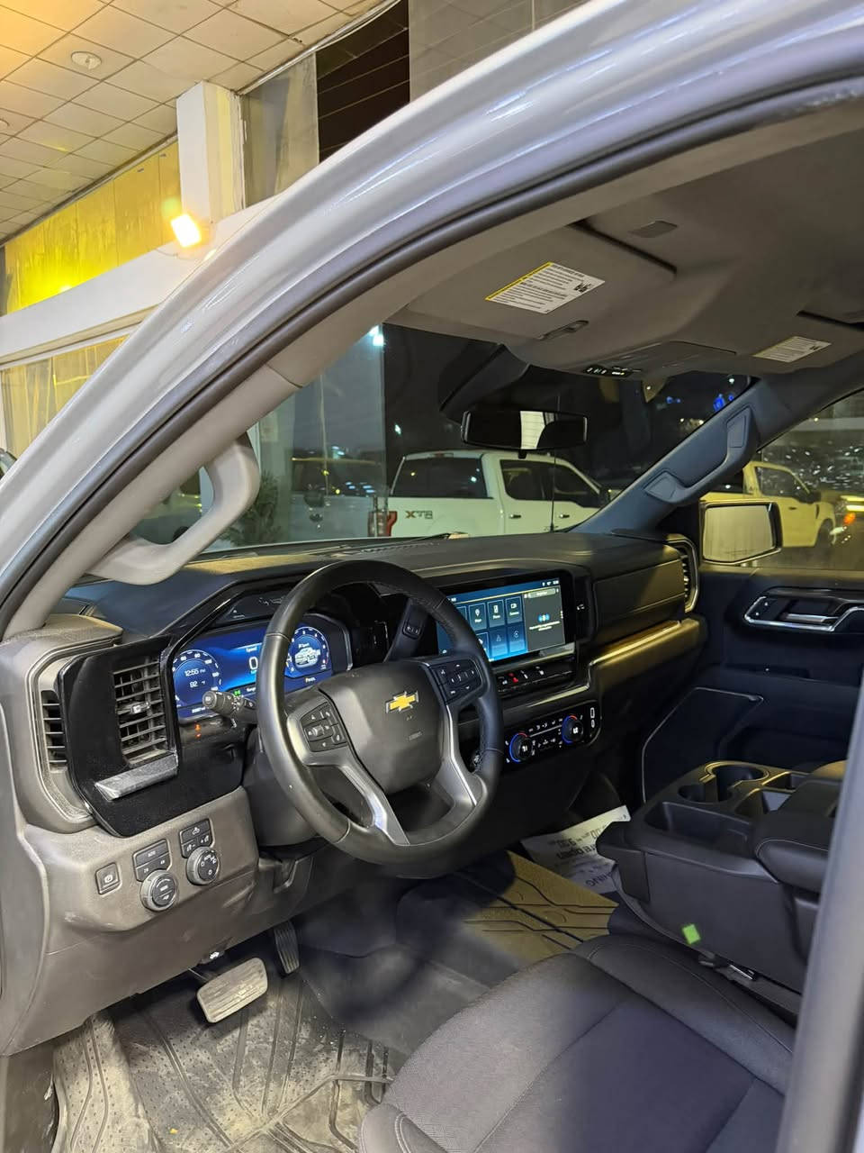 Chevrolet Silverado 
2024 LT 
4i - 2.7 - 4x4

بسمە و شغال
شاشە و کامیرە
لایت لید
بگ لایت لید
کوشین کهرابایی
کوشینات هیتر
سوکان هیتر
سلایت
دبل اکسل
رادار
باب طویل
بودی قصیر
ویل 20

31.000 mile
2 قطعە صبغ
سعر 295 ورقه

معرض ( مەدینە ) اربیل شارع ١٠٠م
***********
***********
