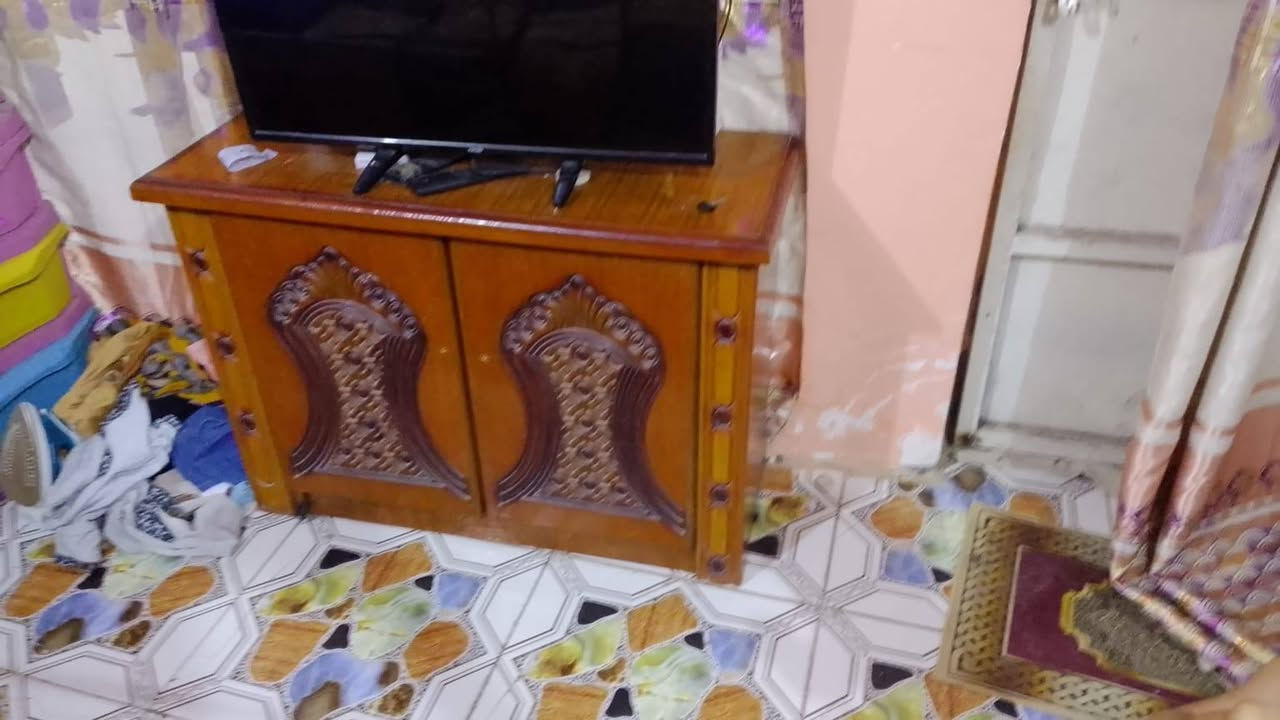 غرفة اخشاب للبيع
غرفة كامله على اخر حباية 
اخشاب مالتها فول رصاصة ما تزرفه مو خشب بالضيم 
السعر 500 وبيها مجال للشراي  واتساهل هواي 
جماعتي عليكم الخضر لا تحششون بالتعليقات 
*********** اتصال او واتساب

نص مكتوب في الصور:
- تجديد الشكل بالذكاء الاصطناعي
- إضافة شرح توضيحي...
- صبغ غرفة
