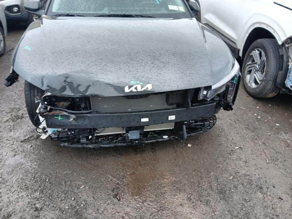 السلام عليكم
كي فور lx للبيع 2025 

شهداء بصرة 

فول مواصفات ما عدى الفتحة

حادثهه موجود بالصور وصار بيهه بارد بالعراق 

ماشيه 15 الف كم

بـ160$ وبيهه مجال بسيط

*********** فقط واتساب

*********** اتصال
