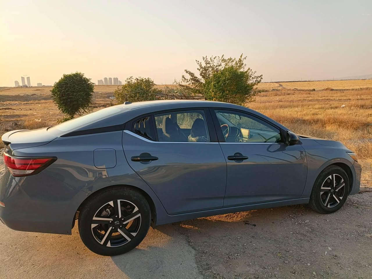 نیسان سێنترا ٢٠٢٤ SV
٢٩٠٠٠ KM رۆشتوە
سەنەوی و هەزە تاکو ٢٠٣١ نوێ کراوەتەوە
بەنزبەت سەیارەکە ٢ پارچەی هەیە بۆنیت و چا مڵغ بێ ناو گرتن ئیرباگی سوکان و شان تەقیوە سیستەم بۆی داندراوەتەوە
گێر و مەکینە بە شەرت 
تەزرەکوت بە شەرت
تەعویل و وەکالە بە شەرت
ژمارە مۆبایل (***********) أربيل, العراق
