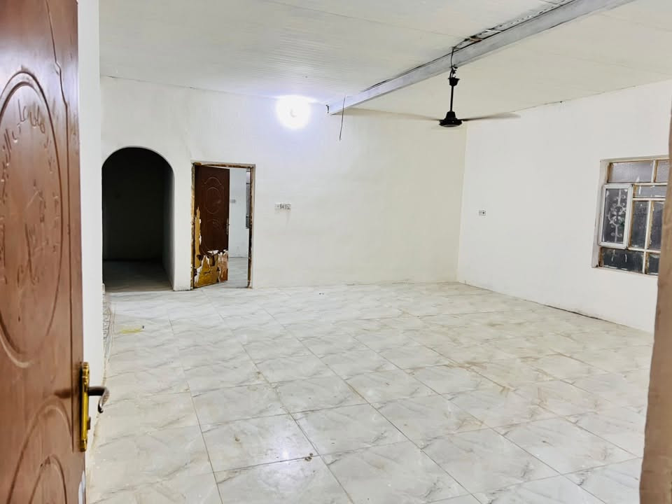 بيت البيع الموقع حي خضير بيت مساحته 250البيت يحتوي على غرفتين نوم وهول ومجموعه صحيات داخليه وخارجيه ومضيف بيت جبير إلاستفسار على الرقم***********غير متواجد عل فيس
