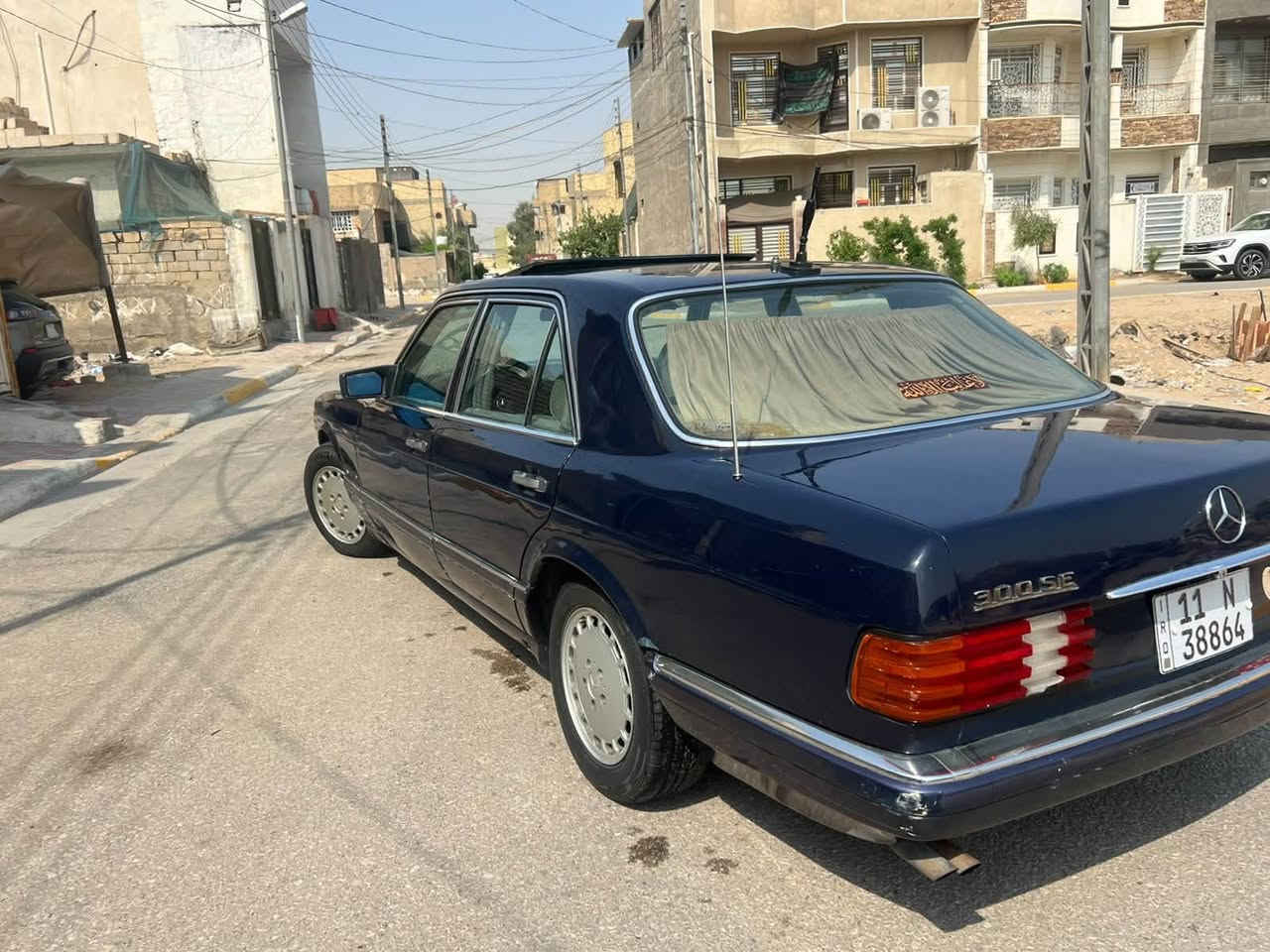مرسيدس ٣٠٠s • موديل ١٩٩١ • داخل جلد كهربائي