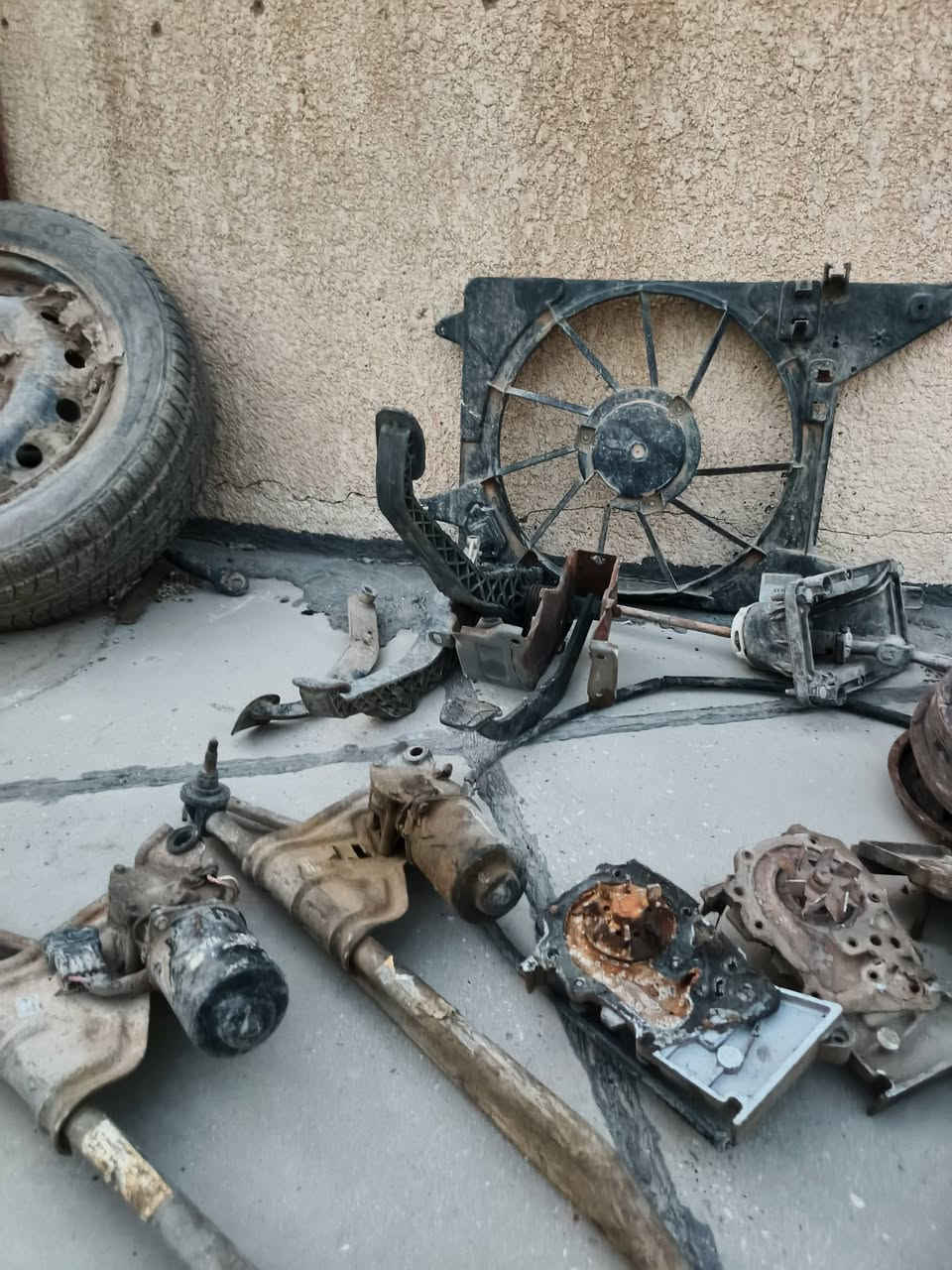 سلام عليكم غراض رينولوكان نضيف مال تفصيخ كلمن وسعره العنوان بغداد البلديات فرع مرطبات السقا هاتف  *********** (***********
