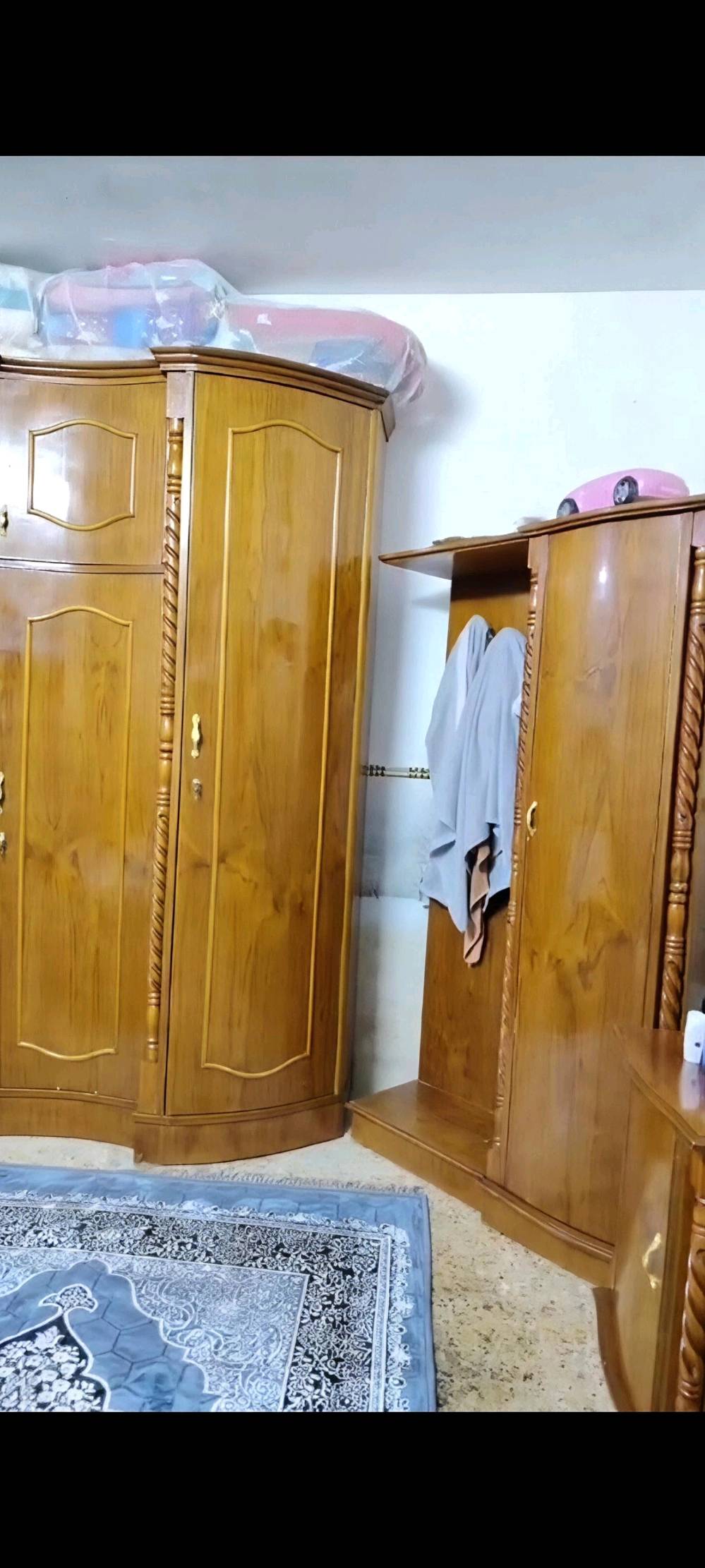 غرفه صاج 6 ملحق تزكام عل ايدي داخل وخارج صاج 5 ملم 
العنوان بغداد الاحسينية راشديه خدمات مسقط
***********
الغرفة شنو عدد القطع بالضبط؟ وهل تشمل السرير، الدولاب، التسريحة، والملحقات كلها لو أكو شي ناقص؟: 
كامله
هل تعرف اسم/نوع الموديل أو اسم المعمل إذا موجود، وشنو المقاس الكامل للسرير والدولاب حتى يبين مناسب للمكان لو لا؟: 
قياس كبير
حالتها شلون من ناحية الاستخدام؟ بيها خدوش، كسر، تفكك بالمفاصل، أو أي عيوب مخفية لازم تذكرها؟: 
كلشي مابيها 
السعر شكد؟ وهل هو ثابت لو قابل للتفاوض، واذا أكو توصيل أو فك/تركيب شلون يكون؟: 
السعر مليون و100 قفلها مليون ماعندي نقل
بغداد/الاحسينية بالضبط بأي منطقة حتى تسهيل المعاينة والاستلام؟: 
خدمات مسقط مقابل مستشفئ التركي