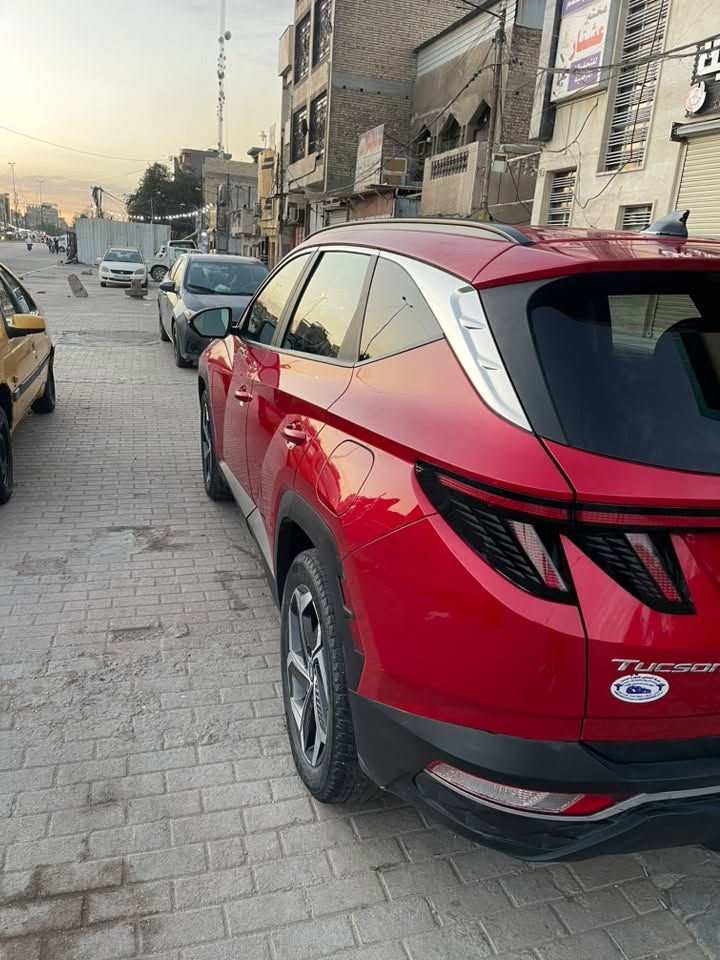 مراوس بتوسان 25 او 26 وانطي فرق 
سيارتي موديل 23 أمريكي حادثها حافة البنيد والچاملغ بدون ايرباك الچاملغ نفسه مصبوغ صبغ درجة أولى هناك وربع البيند مصبوغ ويا فقط اضافة ملاحظات جداً بسيطه 
السياره إيد وحده واستعمال شخصي ماشيه 53 سياره تخبل تبريد ثلج باتري جديد تخم تاير جديد دهن قبل 10 ايام مبدل الماني ليكو مولي الأخضر 
مواصفاته 
بصمة فتح أبواب بصمة تشغيل اضافة تشغيل عن بعد اشاير ترحيب واشاير بالمري 
فتحة بالسقف 
مانع انزلاغ 
رادار جانبي ايمن وأيسر 
حساس امامي توقف ذاتي ذاتي 
مانع تصادم 
نظام ايكو 
فول تحكمات استيرن 
نظام اوتو هولد 
سايد بريك بصمة 
كشنات جلد تدفئه فقط 
تبريد قطعتين 
كشنات كهربائية 
شاشه تاب تعمل بنظام الكاربلاي 
كاميرات خلفية 
صندوق كهربائي 
محرك 4 سلندر 2500 طياره 
سياره مموكفتني ثانيه وحده بالشارع الله شاهد بس اني اريد اخذ احدث 
رقمي *********** 
مراوس فقط شباب العنده موديل 25 او 26 يخابرني نتفق وانطي فرق
