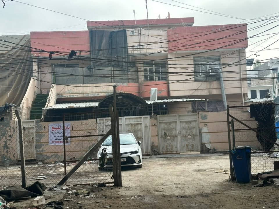 سلام عليكم دار للبيع في الشالجيه مضرب الدبات اراضي السكك ثلاث مشتملات مفصولات مشتمل ٥٠ متر  والمشتملات 75 متر  المساحه الكليه ١٢٥ متر البيت  مناسب للسكن، وموقعه مميز وقريب من شار مطار المثنى /المنصور الاسكان العطيفيه الحريه الكاظميه الاستفسار والتواصل مع صاحب الدار  واتساب ***********
