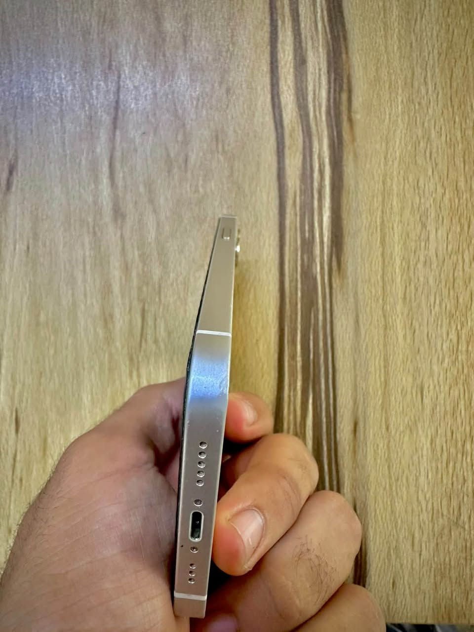 السلام عليكم (iPhone12 عادي)للبيع
الموبايل  لا مفتوح ولا مصلح بعده ع وضع الشركة 
ذاكرته 128 البطارية 95🔋مكفول من كلشي شاشة 3 خيارات مأخذه من شركة قبل كم شهر ممستعمل هواية مستعمل شي قليل مال بيت ملحقاته الكارتون مالته وكيبل شحن 
السعر 325 وبي مجال للشراي مكاني بغداد منطقة الكمالية متواجد خاص او واتساب ***********
