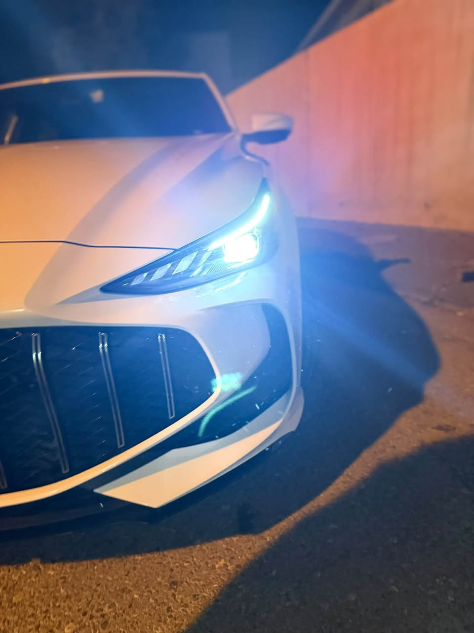 بە ناوی خوای گەورە
سلام علیکم برادەران
🚙جۆری سەیارە:MG GT
🗓️مۆدێل: ٢٠٢٤ شکڵ ٢٠٢٥
☑️بۆیاخ: بێ بۆیاخ
☑️ماوەی ڕۆیشتن:٢٤٠٠٠km
💵نرخی:١١٩ وەرەقە و موعامولە
🏙️شوێن:سلێمانی 
📞ژمارە تەلەفۆن:***********

زانیاری دیکە:
سەیارەکە ڕەقەم سلێمانیە ڕەقەم و سەنەوی تا٢٠٣٠ تازەیە / فوول مواسەفاتە لە سفریەوە بە خۆمەوە یەک دەستە تا بڵێی سەیارەیەکی زۆر کپ و توندو تۆڵە بێ مەسرەفە گێڕ و مەکینە و کارەبایی و تەقە و ڕەقە و تەحویل و غەرامە بە شەرت ، شاشە ئەکتیڤی فوول ٦ مۆد و ٤ زمان نیو ئەکتیڤ نیە، تازە کامل سێرڤسم کردوە وەرەقەی سێرڤسەکەی تیایە ، تەنها ئەو قوپاویە بچوکەی تیایە کە لە وێنەکەدا دیارم کردوە زۆر بچوکە خۆم چاکم نەکردوە بۆ ئەوەی دیار بێت کە چەنێکە، تەنانەت ژێری سەیارەکەش بەشەرت کە سفر بێت وە سپێری دانەبەزیوە ، لە موحەسەن و سوپەر کەمترم تێ نەکردووە بەنزین.
تێبینی/ سەیارەکە ئی ماڵی خۆمە و سەیارەی مەعرەز نیە هەموو شتێکی بەشەرت.
موشتەریت تێڵ کە لە خزمەتام لە چات موعامەلە ناکرێت
تکایە هەموو زانیاریەکانم نوسیوە بۆ زانیاری سەیارەکە تێڵ مەکە.
