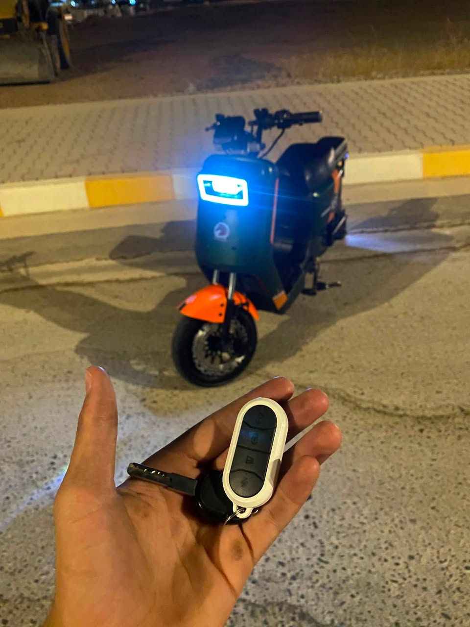دراجه شحن الغنيه عن التعريف من ناحيت المواصفات و السرعه والمسافات استعمال شهر فقط ٥ بطاريات 🔋 دبل بل ضمان ول شرط تمشيك ٧٠ كيلو حقيقي بيها نضام UPSونضام رجوع بك R سعره ٤٣٠ وبي مجال قليل مكاني كركوك ***********

