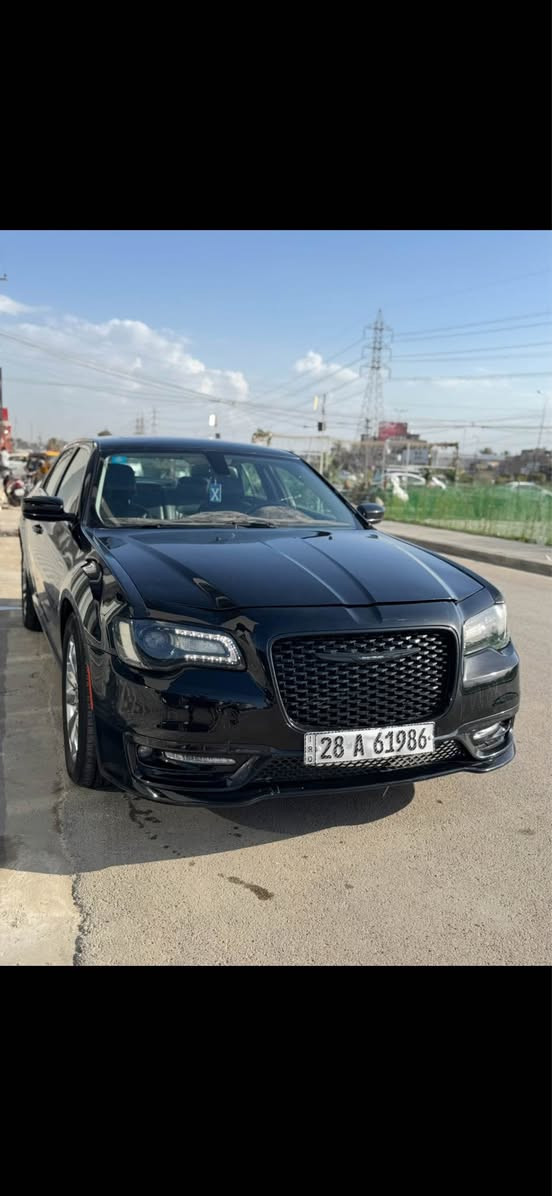 سلام عليكم.  Chrysler300 2015. امريكي V6 3600cc

فورويل 4x4.  
الحادث 

فقط جاملغ وبنيد مال امريكه. شواصي و الغود مكفولات. السونار موجود بل صوره هوه وصور الحادث 

وباب السايق بدلت النرمايد بدون حادث او تبديل فقط فتح اني فتحتهن
محرك و كير و صدر كله مكفول وتخم تاير جديد. تبريد ثلج 

السياره فوول مواصفات فتحه سقف جلد شاشاه والباقي معروف وبيه منضومه زنون شديته ب300$
رقم نجف دولي بأسمي. مكاني بغداد. تحويل ثاني يوم 

السعر166 بيه مجال. *********** بغداد, العراق
