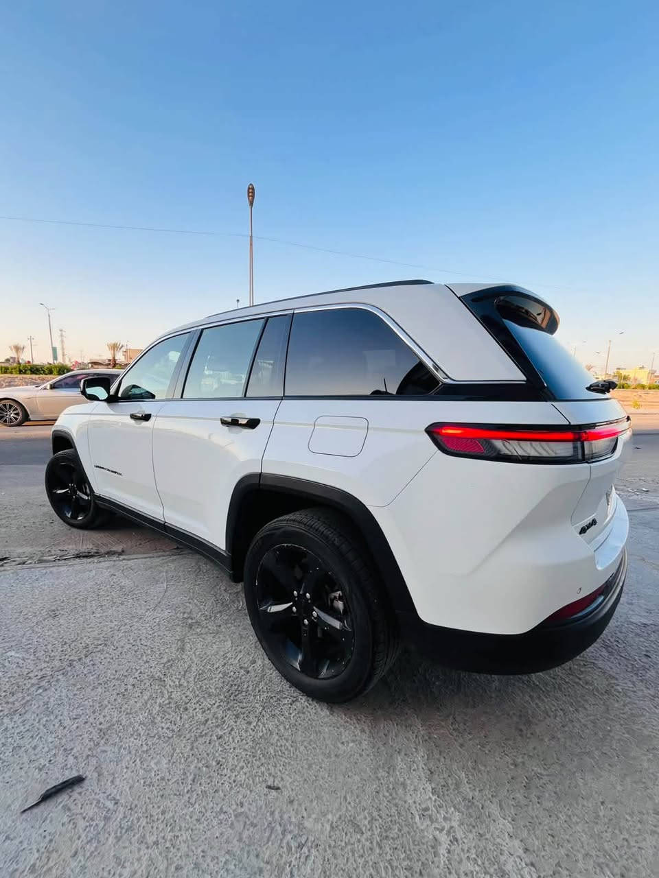 للبيع
جيب كراند شيروكي 

موديل 2023 

وارد كندي🇨🇦

📍 رقم أربيل دولي 

🚘 ماشية: 36 ألف ميل 

⭐ المواصفات

* دفع رباعي 4×4

* قيادة ذاتية مع تتبع المسار والمنعطفات

* رادار أمامي ومانع تصادم

* تحذير الخروج عن المسار

* تحذير النقطة العمياء

* تحذير التقاطعات

* كاميرا  خلفية

* شاشة وسطية 10.1 إنج

* شاشة عدادات رقمية 12 إنج

* خرائط GPS

* نظام صوتي McIntosh مع 19 سماعة

* شاحن لاسلكي

* بصمة على 5 أبواب

* تشغيل عن بعد

* صندوق خلفي كهربائي

* تدفئة للمقاعد الأمامية 

* حساسات خلفية

* تدفئة مقود

* مثبت ومحدد سرعة

* نظام تشغيل وإطفاء أوتوماتيكي

السعر 230$

📞 للاستفسار:

***********

