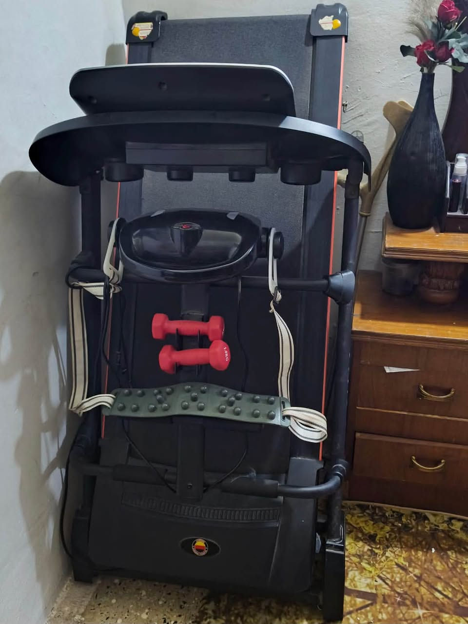 السلام عليكم جهاز جري جديد مستخدم قليل جدا نوعيته الاماني للاستفسار ***********
