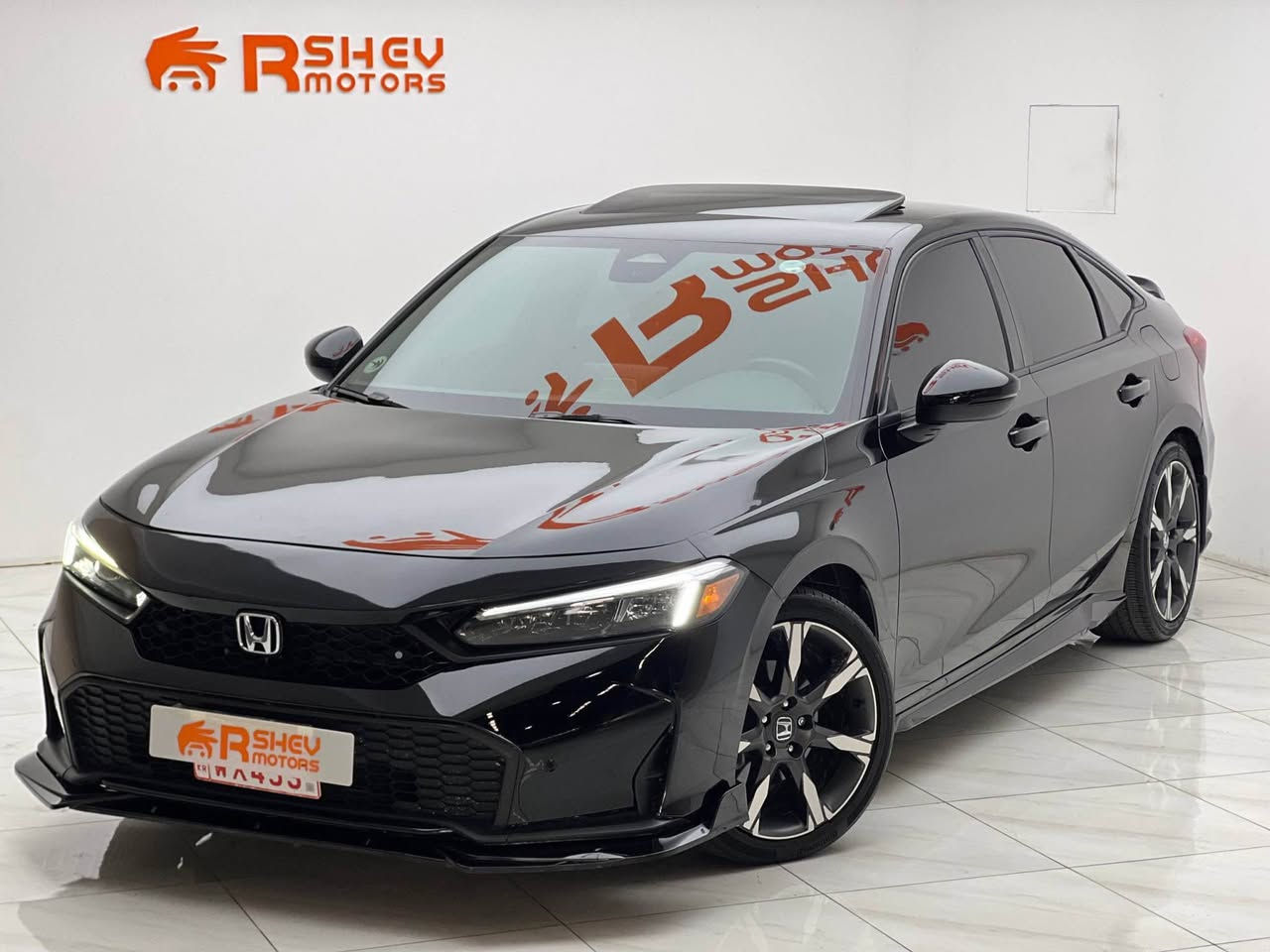 سيارة اقتصادية و جمیلة و شبابیة  🔥🔥
Honda Civic 2025 hybrid Touring
هوندا سيفيك ٢٠٢٥ هایبرد تورينك

مواصفات فووول  
(مقاعد جلد و تدفئة-فتحة سقف-تدفئة المقود-سماعات BOSE-رادار جانبي-رادار امامي)

مكينة ٤سلندر ٢.٠ لتر هایبرد 😍یعني فوووول اقتصادي 
ماشية 33,000 ميل و بحالة جداً ممتازة 

ضرر السيارة بنید و شبر من الجاملغ صبغ بدون دواخل السيارة بيها ايرباك ستيرن و سقف سستم شركة
السيارة كلش حلوة و نظيفة

السيارة رقم کاتي تترقم شمالي و اکئد شرط الترقیم 
مكفولة من كير و محرك و كهربائيات

و ب سعر(168$) ورقة و بيها مجال

مكان السيارة

دهوك -معرض ارشف R-Shev
رقم51 من معارض التيرمينال 

***********
*********** دهوك, العراق
