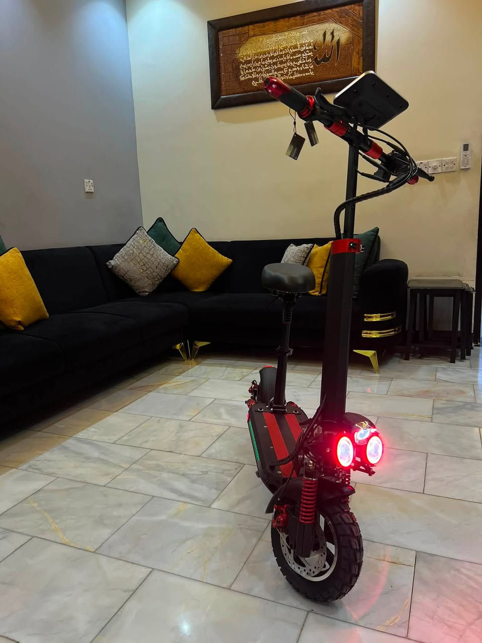 السلام عليكم 

سكوتر Kugoo G-Booster

بعدة بل باكيت ممستخدم بطاريته بعدها 100 % 

مواصفاته 

* موتورين 800W × 2.
* عجلات 10 إنچ.
* تعليق أمامي وخلفي.
* مقعد قابل للإزالة.
* شاشة LCD.
* مصباحين أماميين.
*بصمه كارت وليس سويج
*3 سرعات 
توصل سرعته لل 70 حسب لوزن لراكب 

لسعر لجديد من لشركه ب 700 
هذا ب 650 لئن فاتحه من لكارتونه مكاني بغداد لكرادة 
***********

.
