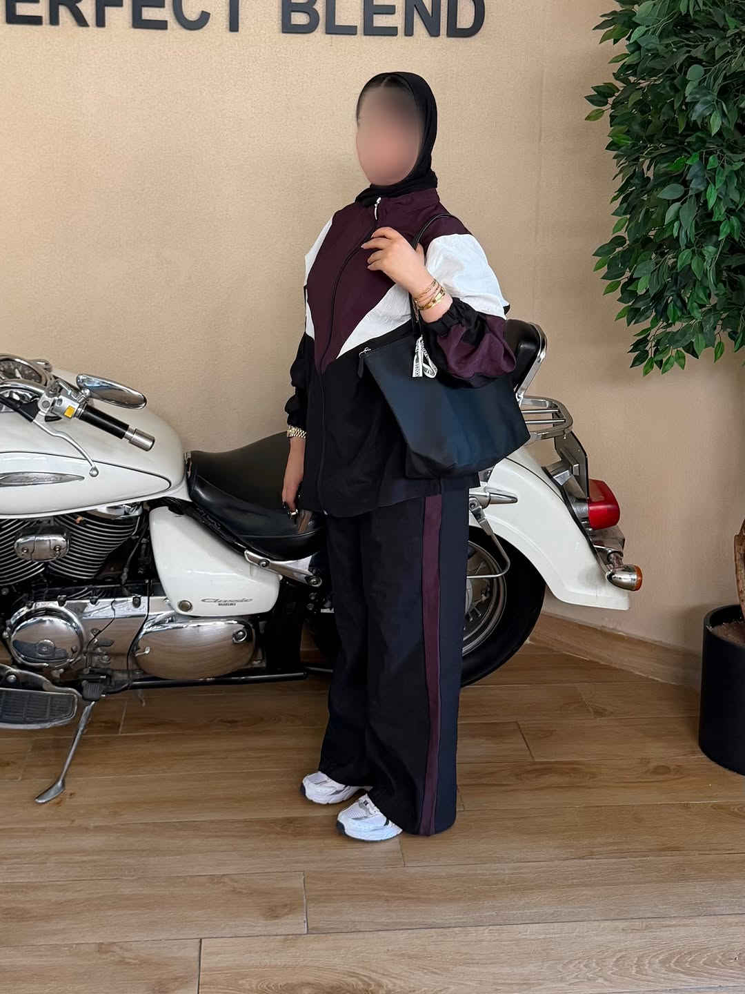السوت متوفر 4 الوان ♥️🖤🤎💙
قياس 38-40-42-44-46
طول الجاكيت 75 سم 
طول البنطلون 105 سم 
للطلب التواصل دايركت او واتساب ✅
