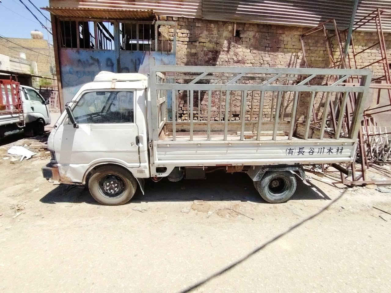 للبيع بسعر مناسب،،،،
محرك بي گازگيت مكان ديوانية ***********
كية حمل مازدة ياباني المحرك كية ٢٧٠٠ والكير كية بنكو  والاكسل مال ٣٠٠٠ محورة تاير فحل ١٣ تخم تاير جديد رقم بغداد ألماني محجر وياها تسگام ٢ملم البدي طولة ٣١٥متر سيارة مال شغل
