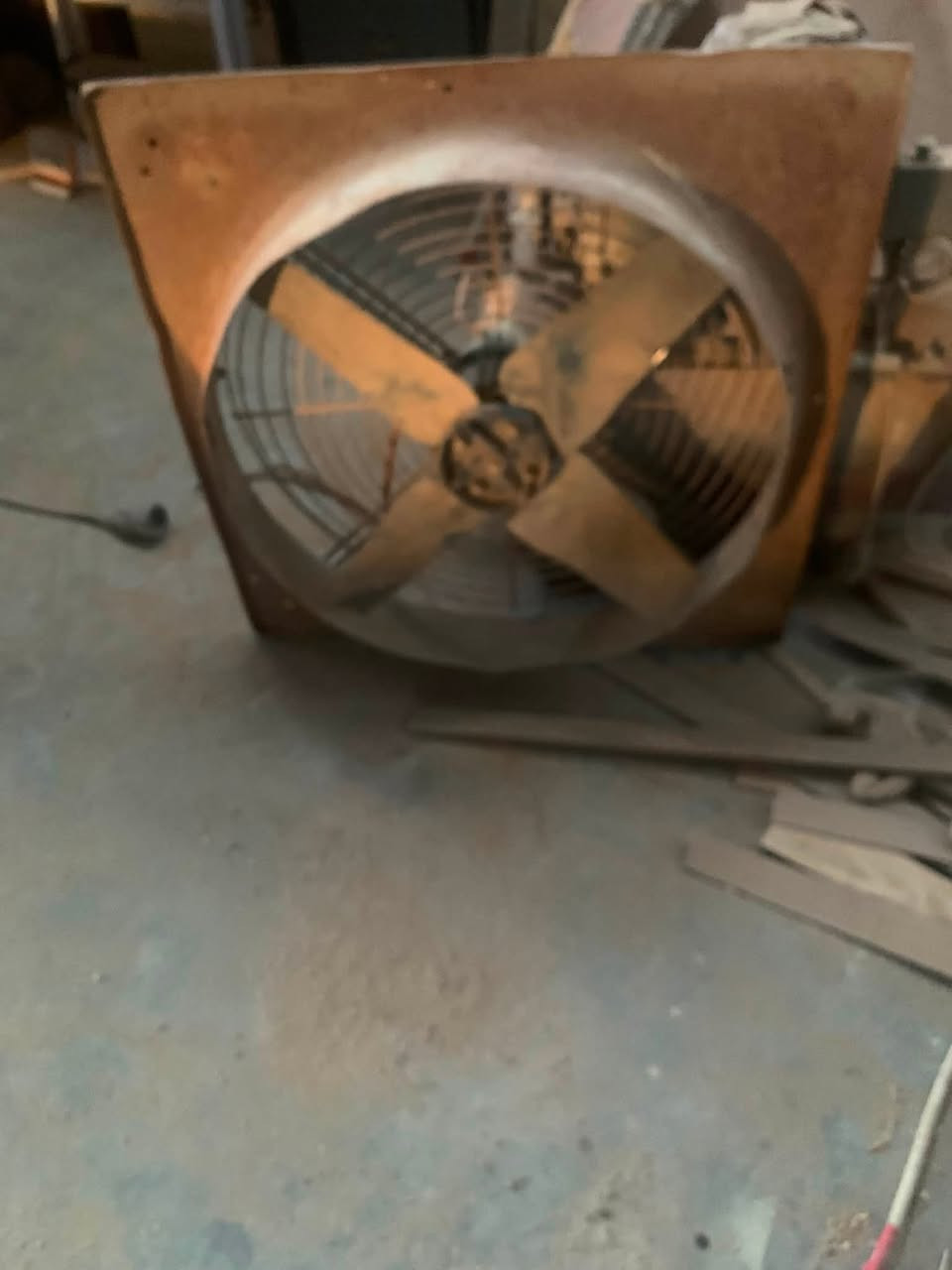 مفرغات حقل للبيع شغالات على فحص وحده سنكل فيز والثانيه ثري فيز مكانهن الكرمه ***********

السعر 150 الف وبيهن مجال

