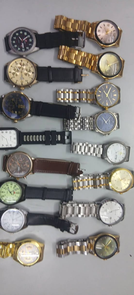 مجموعه ساعات للبيع 15 ساعه 15 ساعه ب 90,000 كله باله وكله مال ما زاد الاستفسار اتصال على رقم الهاتف***********
