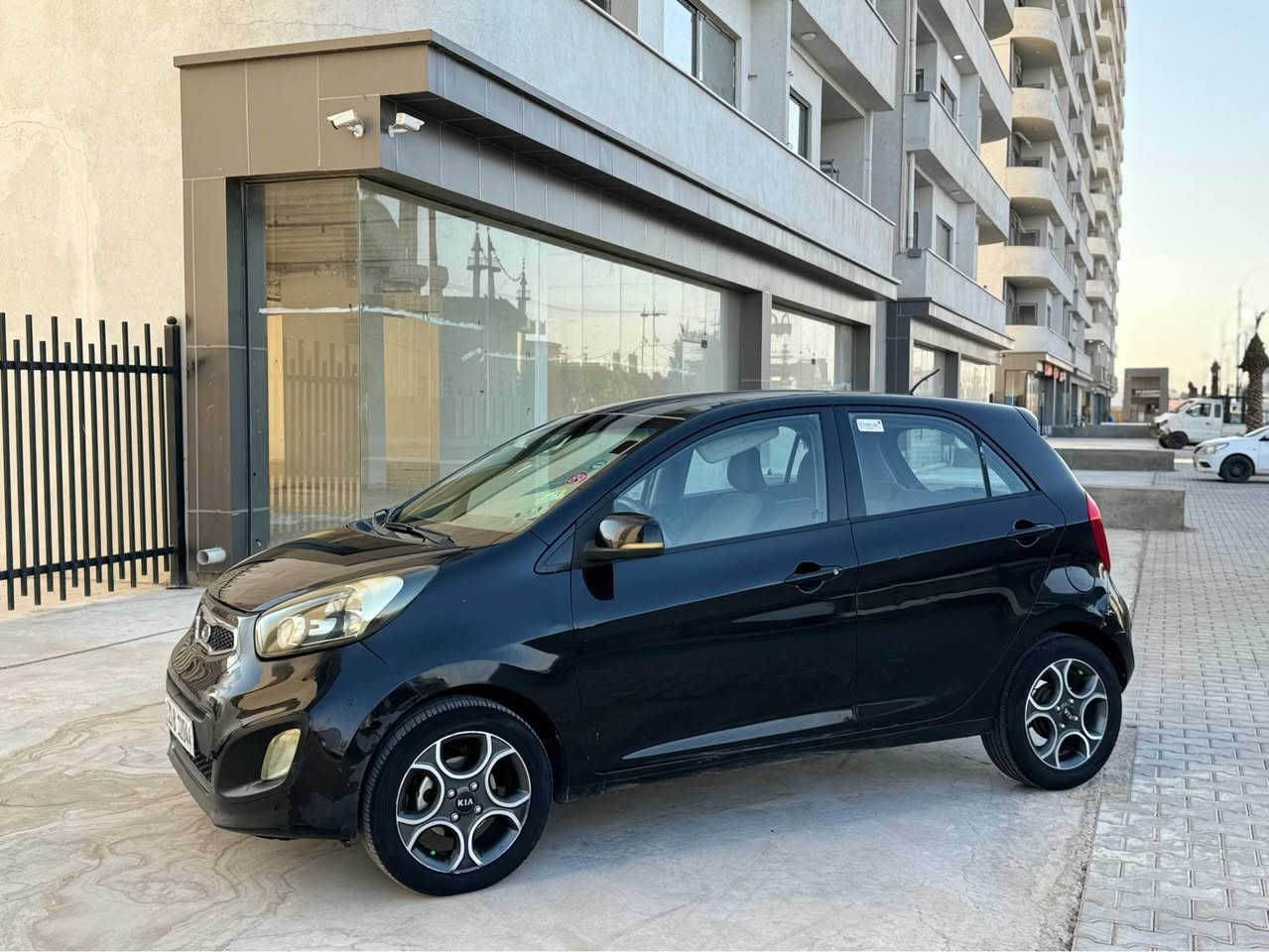 كيا بيكانتو موديل2011
سعر 67$ مجال قليل 
گير محرك بشرط بدون صوت بدون بخار
سنوية رقم جديد لحد2030 شرط تحويل غرامات 
سيارا بدون صبغ بدون ضرر مكانين بارد قليل 
مكاني كركوك 
رقم موبايل *********** كركوك, العراق
