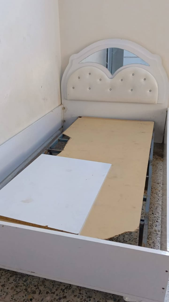 غرفه تركي شبابيه سريرين ب 190 مكان الميثاق
***********
