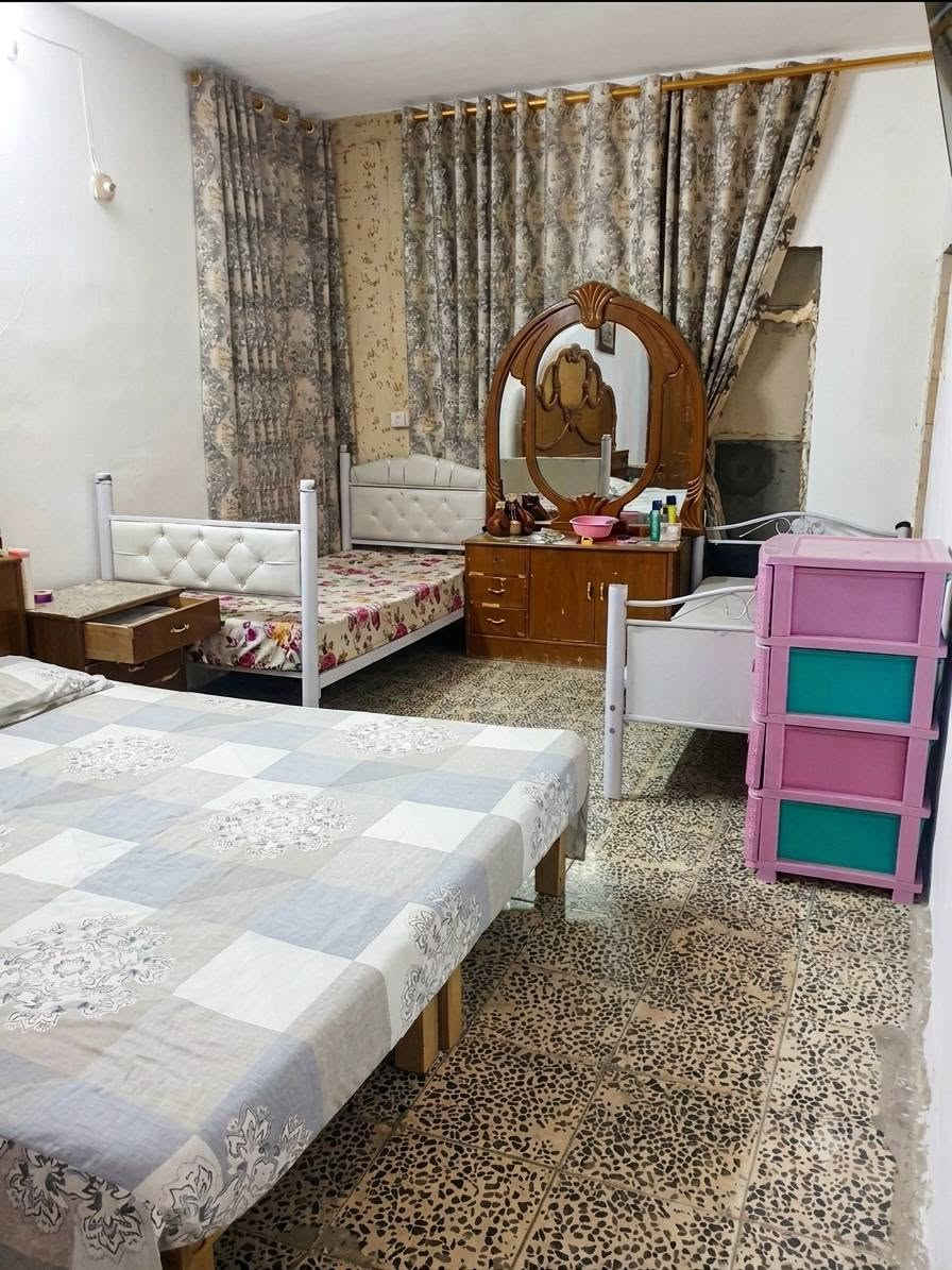 مشتمل  سر قفليه طابق ثاني معزول غرفه وهول وملحقاته وسطح سعر سرقفليه  15مليون واجاره كل ثلاثة اشهر  650 الف
المكان كاظميه نعش خانه  اخر فرع من جهت ساحه العروبه  قريب من شارع صاحب الزمان يبعد عن الإمام الكاظم 5 دقايق مشي كلشي متوفر بي نت خط مولده موطور تانكي 
سبالت عدد 2   غرفه بالسطح سندويش  4×4 
تواصل واتساب ***********
